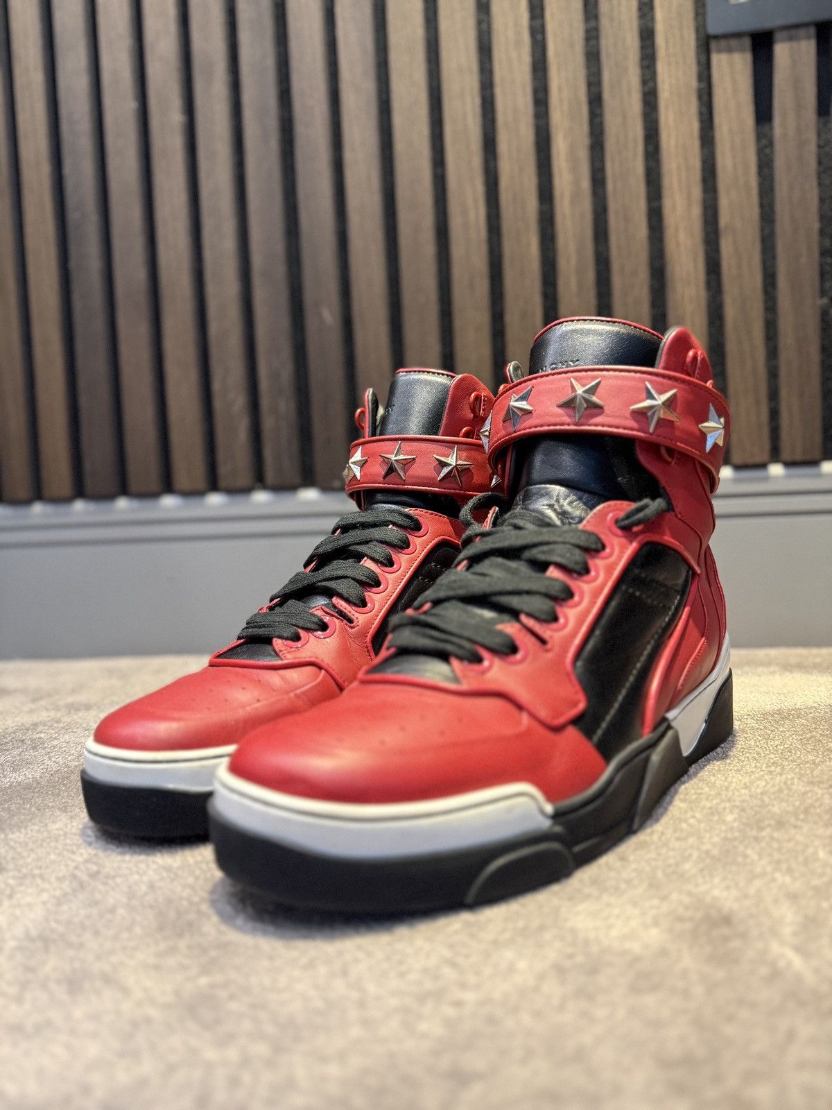 Givenchy GIVENCHY TYSON STAR RED HIGH TOP LEATHER SNEAKERS Size US 10 / EU 43 - 17 Thumbnail