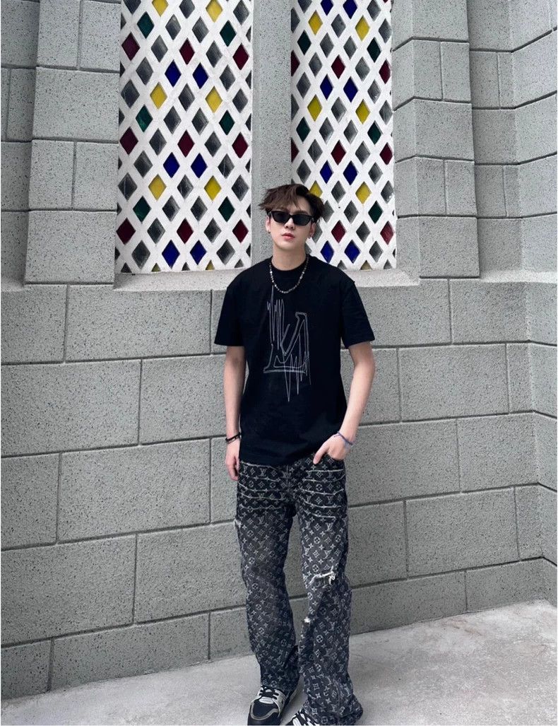 Louis Vuitton Louis Vuitton Dissolved Embroidered Logo Short Sleeve Size US M / EU 48-50 / 2 - 5 Thumbnail