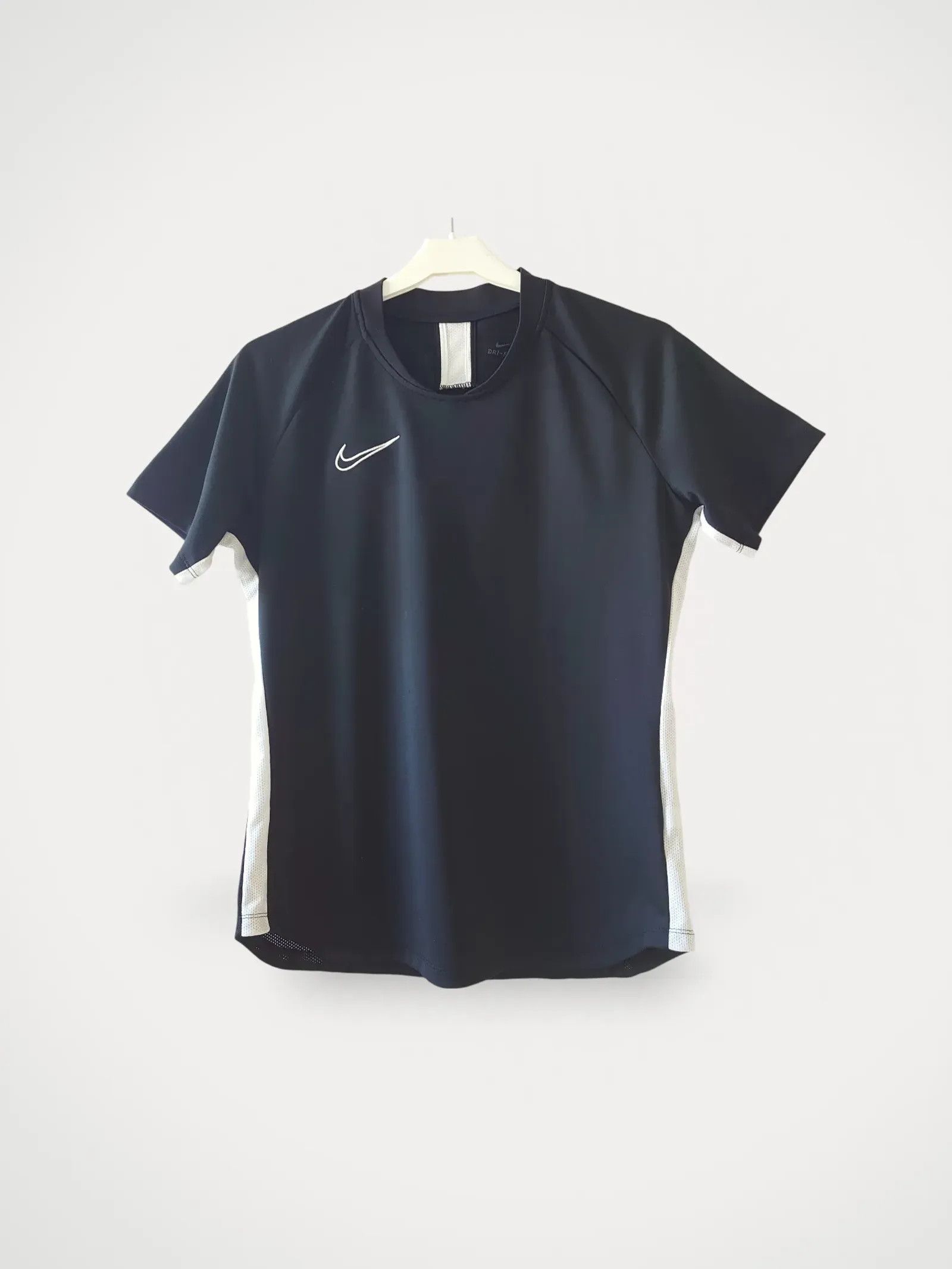 Nike Nike Dri Fit Sweater Size M / US 6-8 / IT 42-44 - 1 Thumbnail