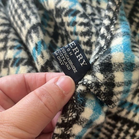 Burberry Burberry VTG Cashmere Plaid Tartan Fringe Cape Capelette Sha Size ONE SIZE - 8 Thumbnail