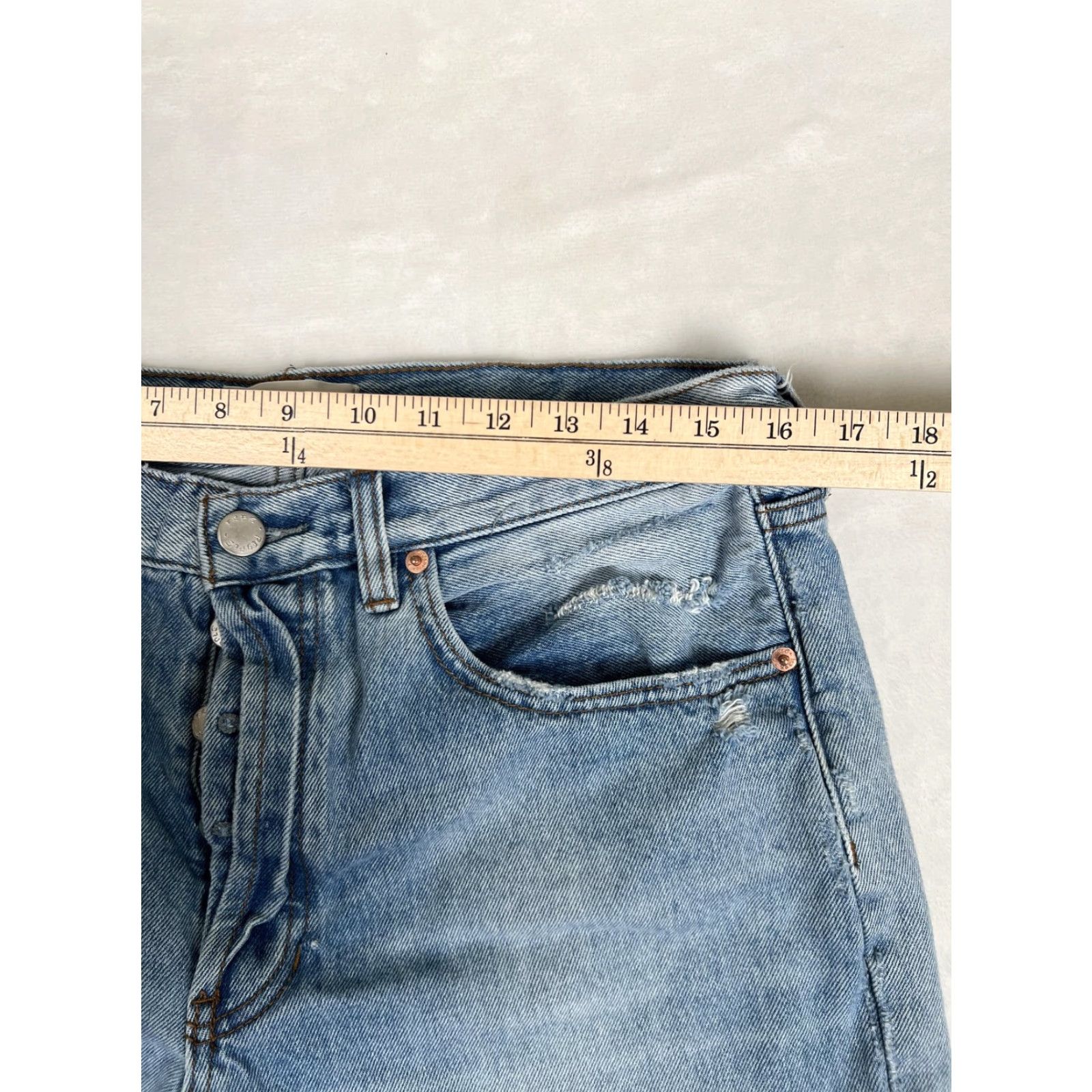 Vintage We The Free Mom Jeans Women's 31 Blue Light Wash High Rise Button Fly Relaxed Jeans Size 24" / US 00 / IT 34 - 5 Thumbnail