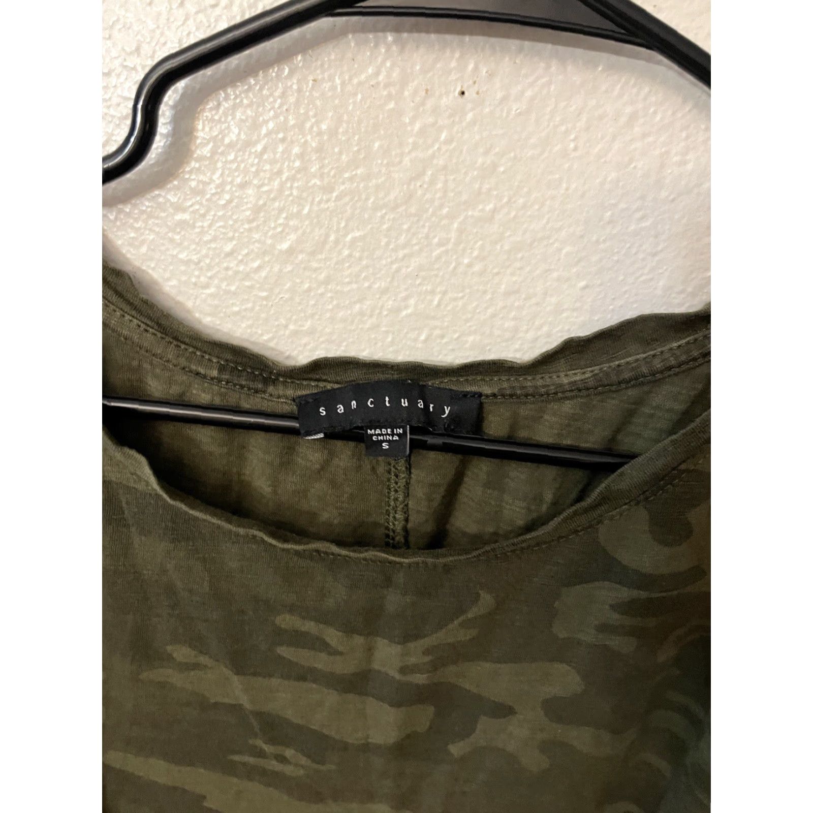 Sanctuary sanctuary camo shirt small green colorful sanctuary camo cold shoulder top shirt sz small womens shirt camo green colorful 90s event Size S / US 4 / IT 40 - 2 Thumbnail