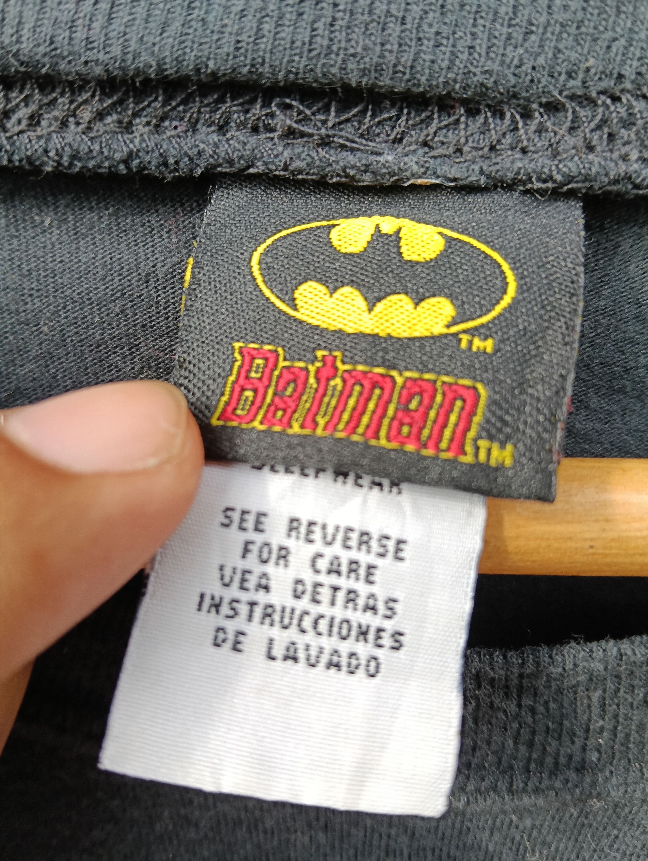 BATMAN SPELLOUT LOGO TSHIRT.