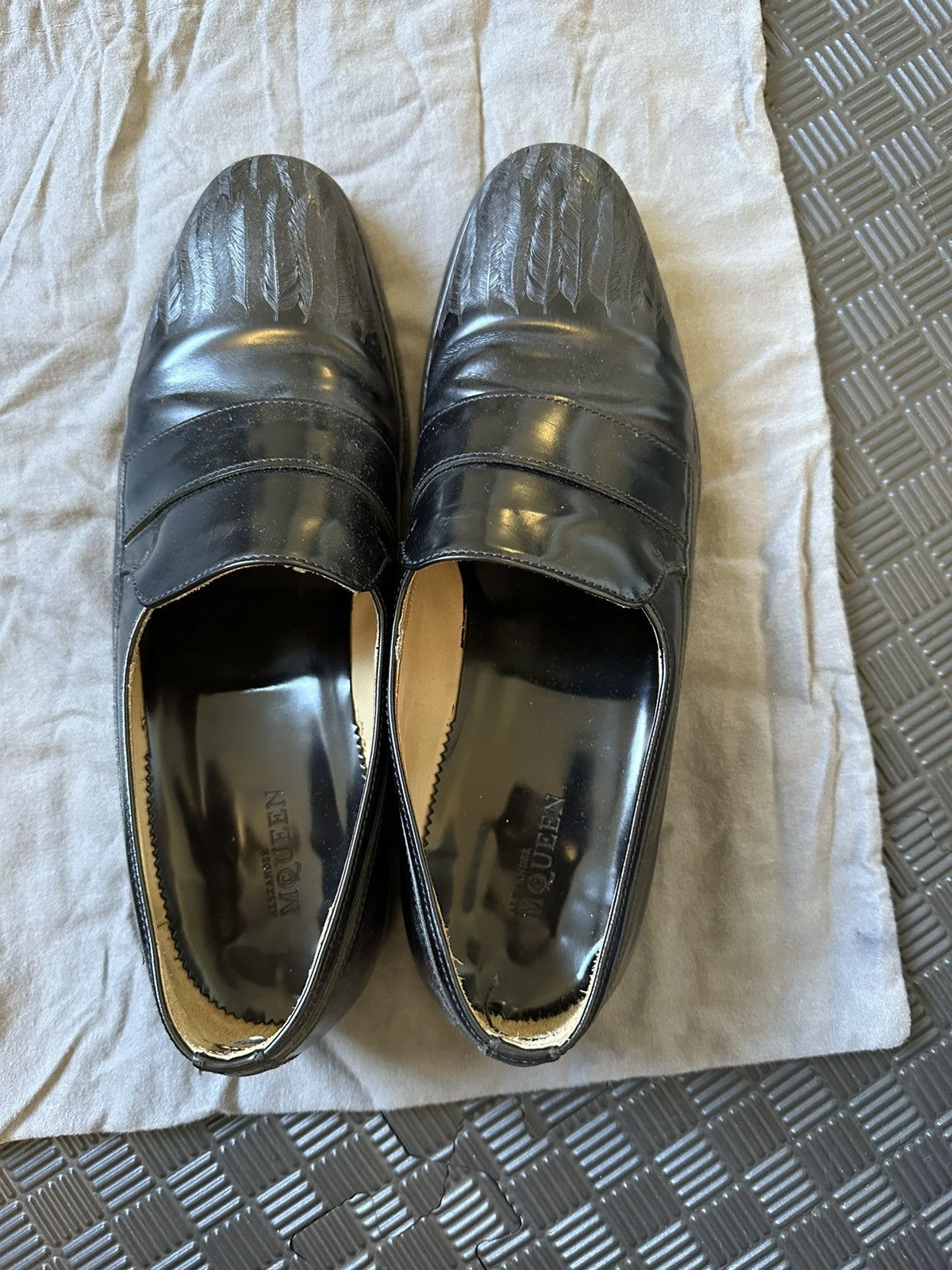 Alexander McQueen Black feather etched Alexander McQueen loafers Size US 9 / EU 42 - 13 Thumbnail