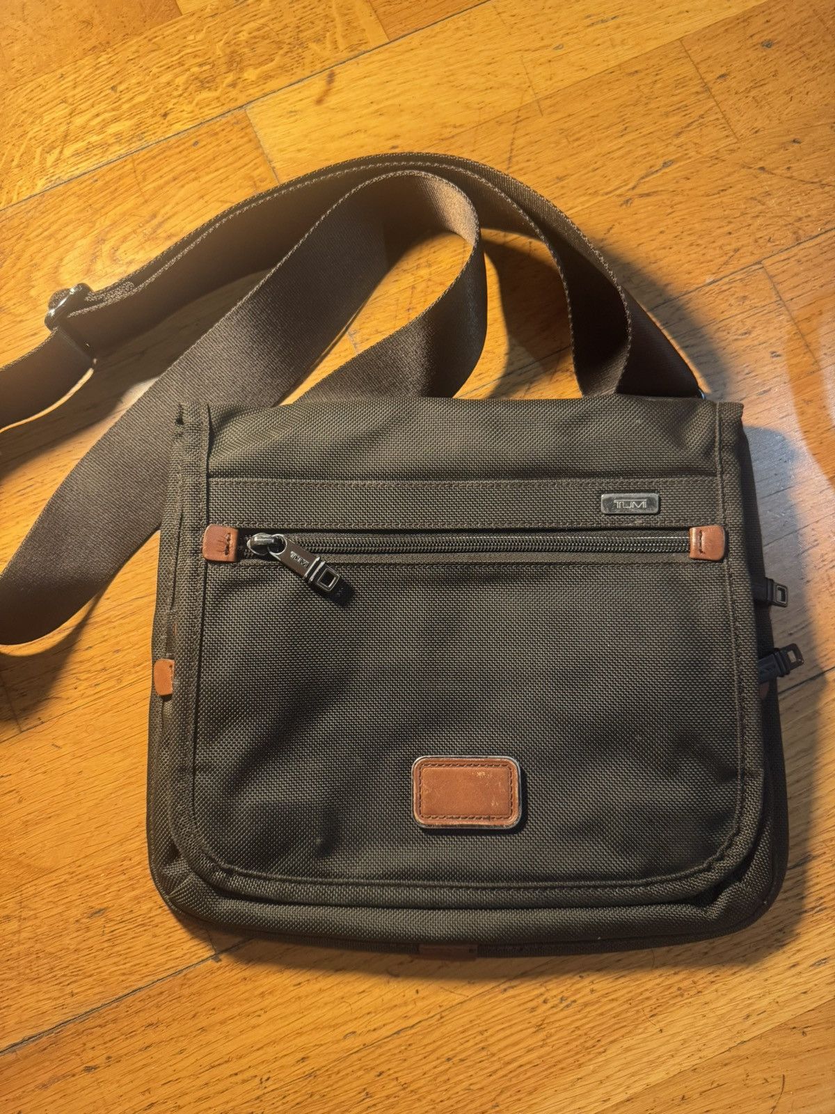 Tumi TUMI Brown Ballistic Nylon Messenger Bag Size 32 - 1 Thumbnail