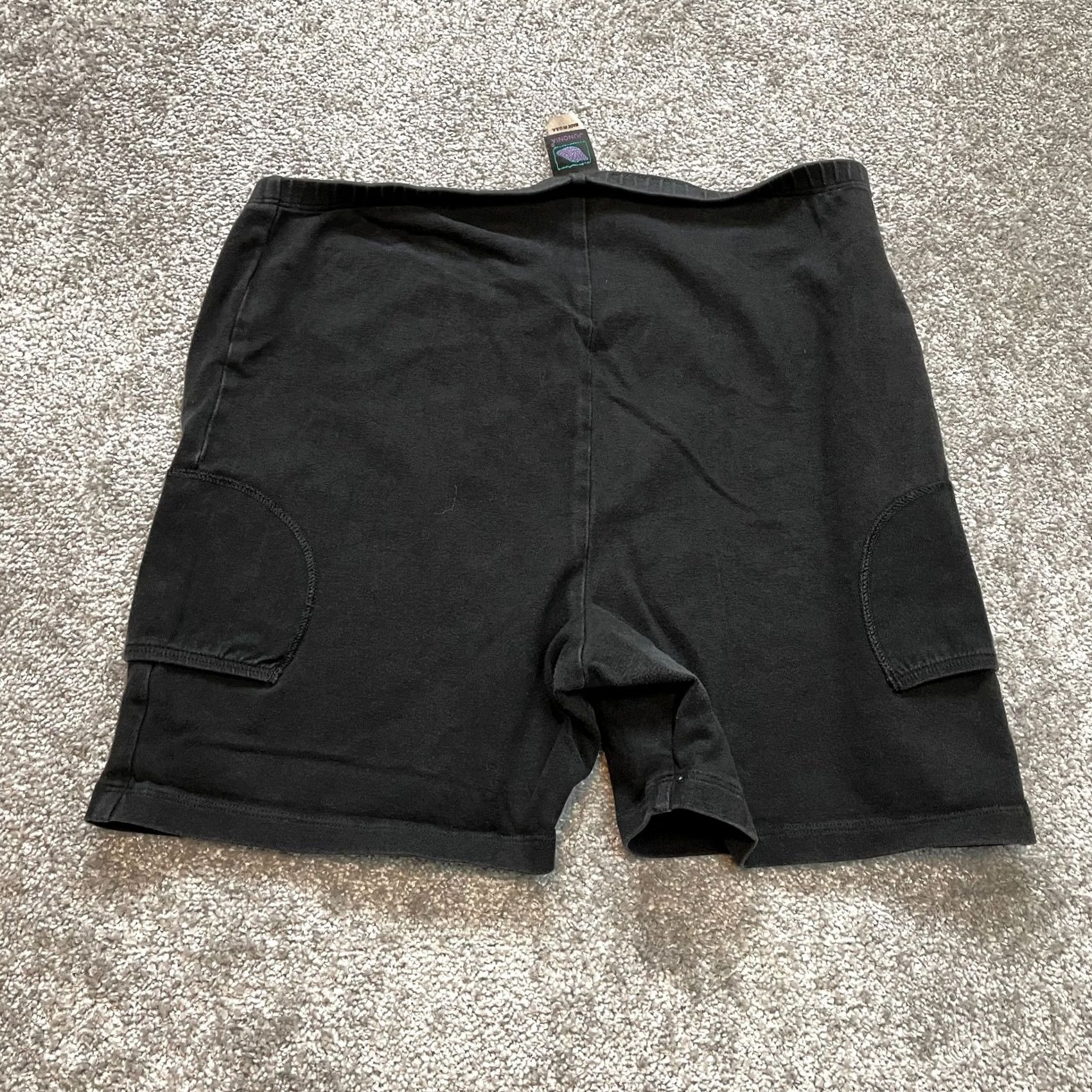 Vintage Junonia Sweat Shorts Womens 1X Black Solid Casual Pockets Adult Logo Size 30" / US 8 / IT 44 - 8 Thumbnail