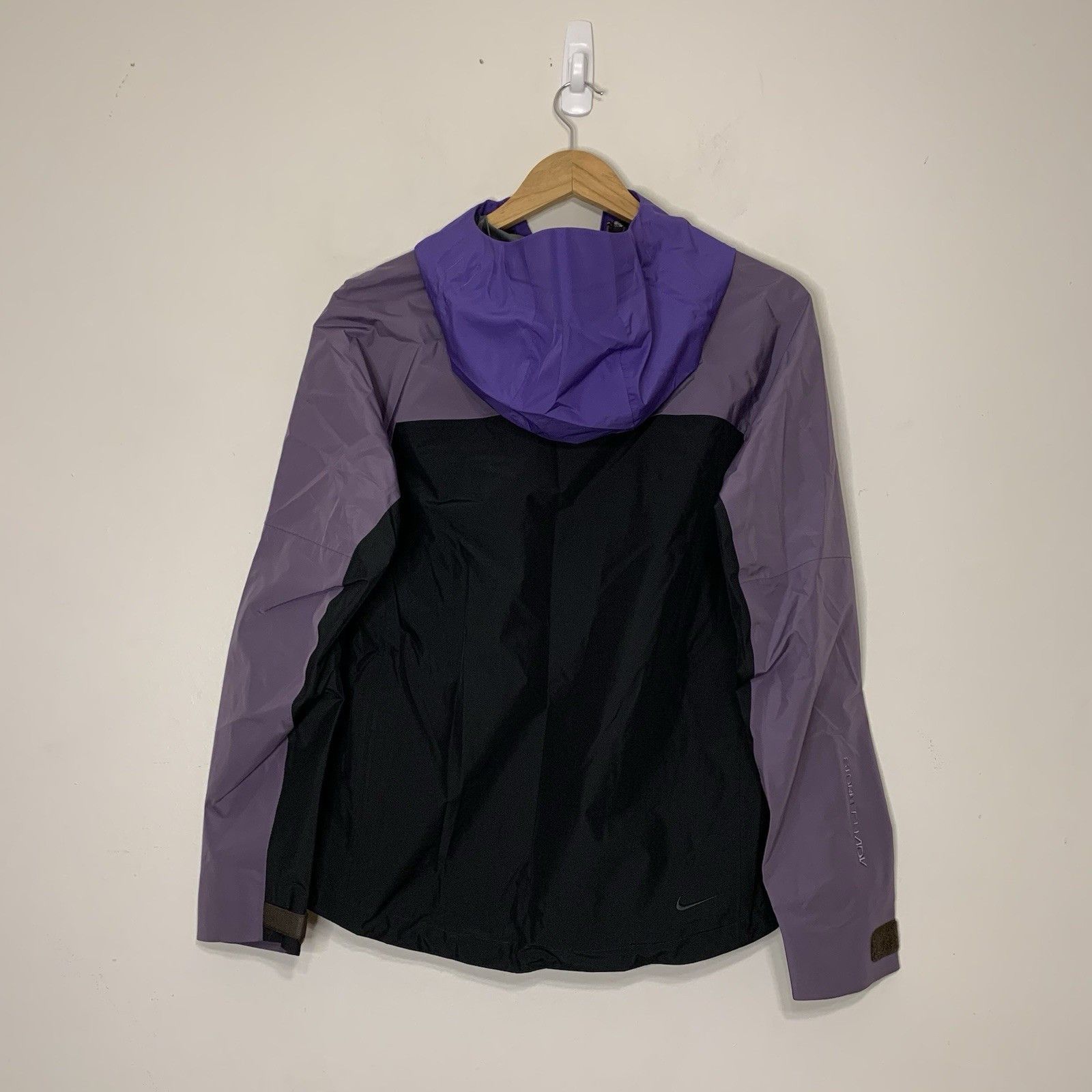Nike ACG Nike ACG Storm Fit ADV Cascade Rain Jacket Purple Size S Size S / US 4 / IT 40 - 3 Thumbnail