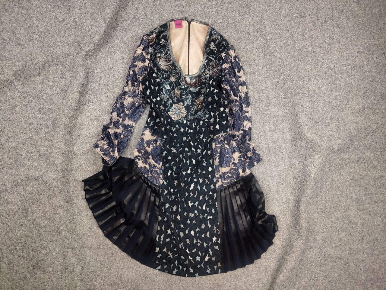 Missoni Save The Queen Mid-length dress combined fabric lace sleeve Size M / US 6-8 / IT 42-44 - 2 Thumbnail