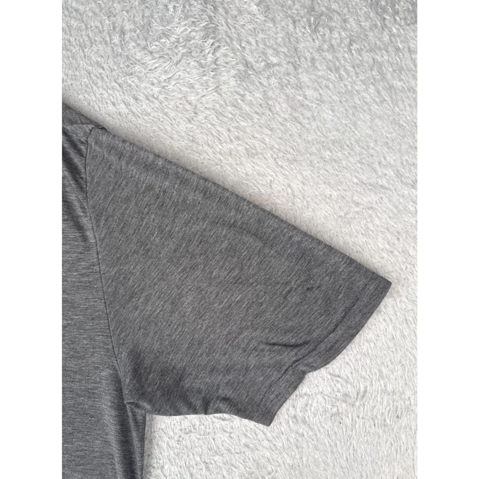 The North Face The North Face Shirt Men Small Gray Polyester Blend Crew Neck Vaporwick Reads Vintage: No (adjusted) Size US S / EU 44-46 / 1 - 2 Thumbnail