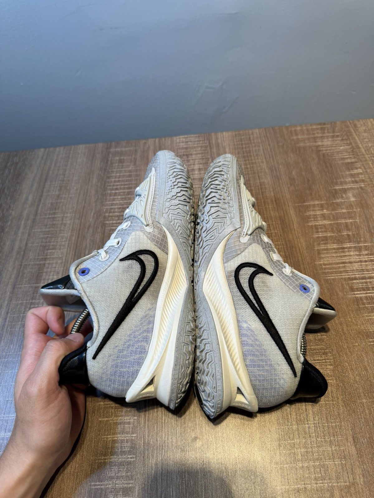 Nike Nike Kyrie 4 Low Size 7 Gray Fog Athletic Basketball Shoes Size US 7 / EU 40 - 5 Thumbnail