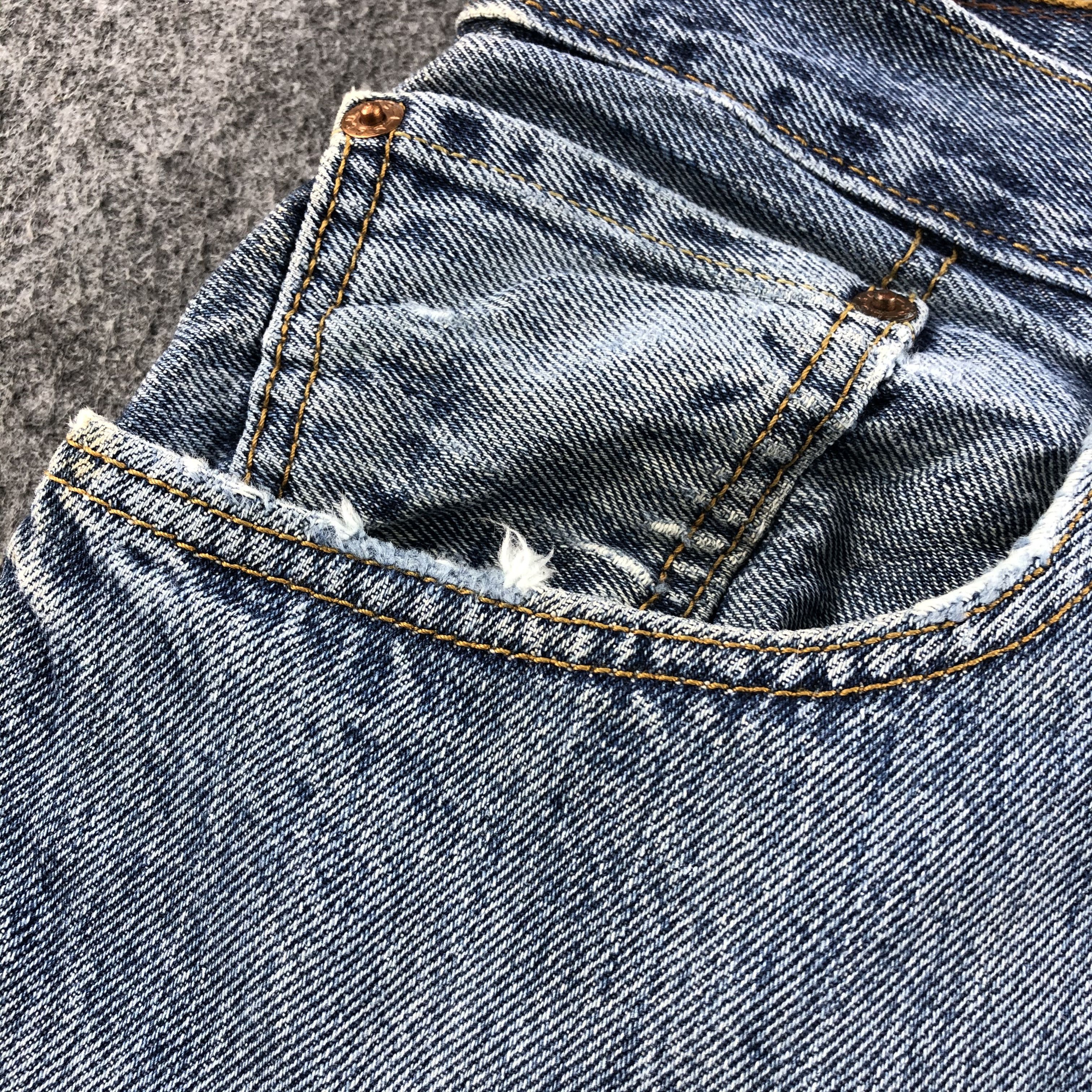 Levi's Vintage Blue Wash Levis 501 Jeans-J1521 Size US 35 - 8 Thumbnail