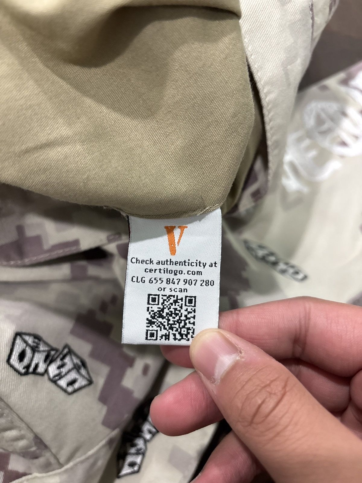 Vlone WORN 5x Vlone Friends Dice Digi Camo Denim Jacket Size Large Size US L / EU 52-54 / 3 - 10 Thumbnail