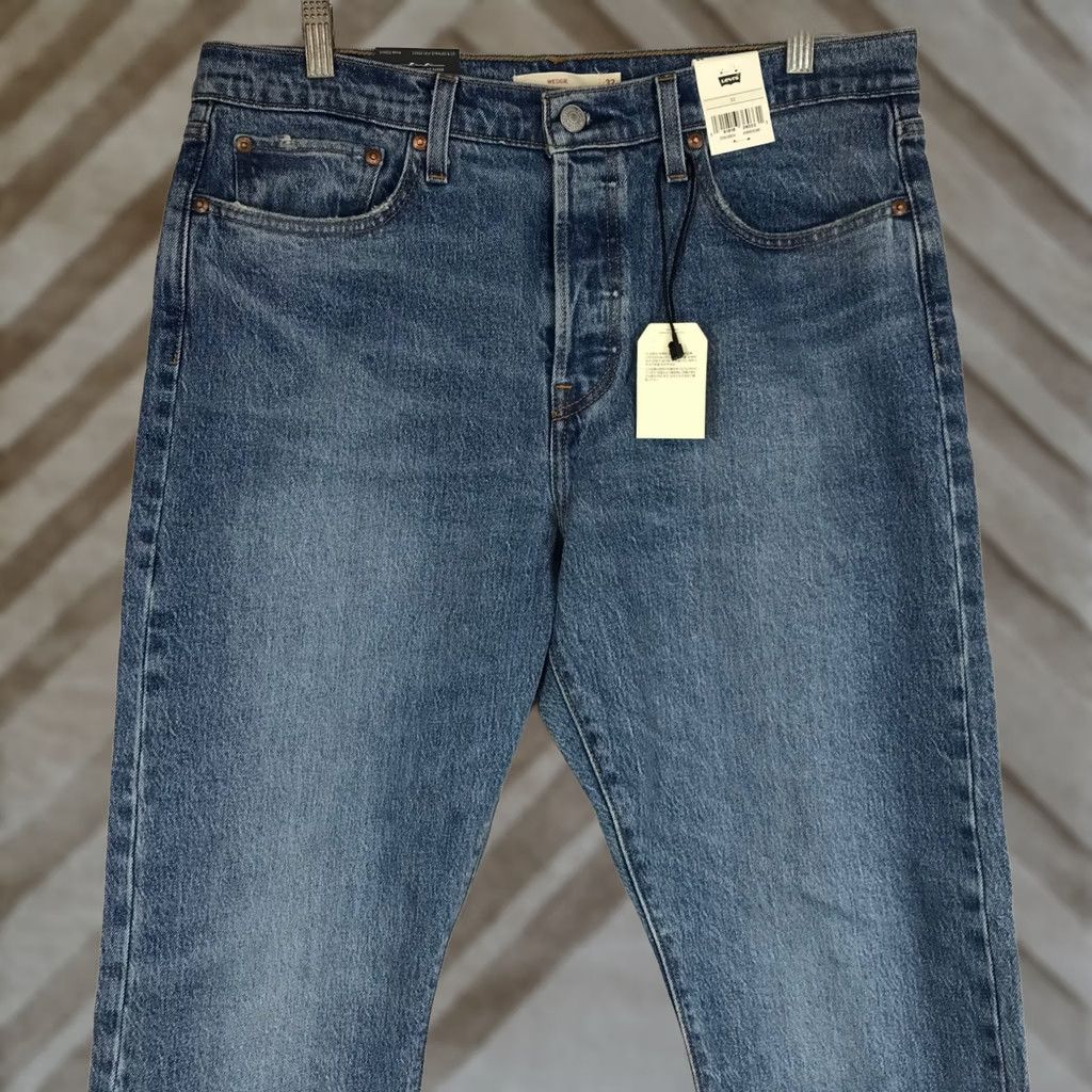 Vintage Levi's Premium Wedgie Fit Jeans High Rise Tapered Leg Medium Wash Blue 32 Womens Size 24" / US 00 / IT 34 - 1 Thumbnail