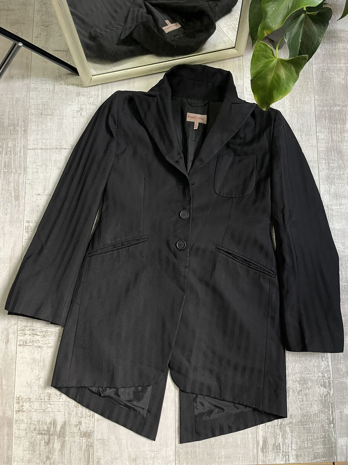 Romeo Gigli *RARE* Romeo Gigli Vintage 80’s Blazer Black Size 42L - 1 Thumbnail