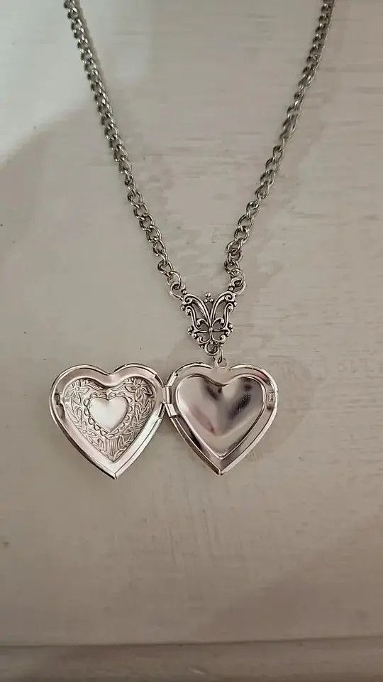 Jewelry Heart Locket With Vampire Bat Pendant Necklace Size ONE SIZE - 4 Thumbnail