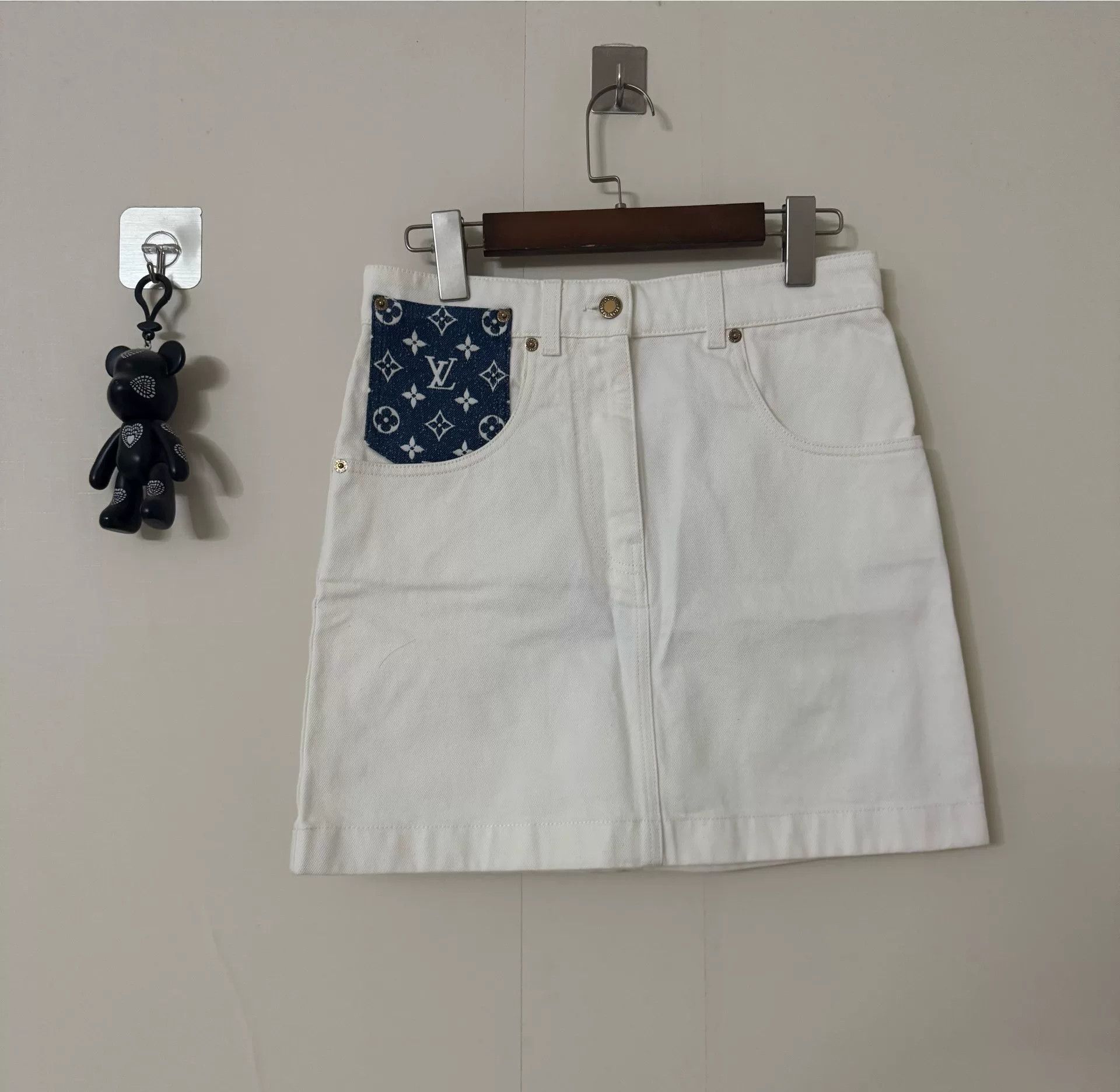Louis Vuitton white logo pocket denim mini skirt Size 36" / US 14 / IT 50 - 1 Thumbnail