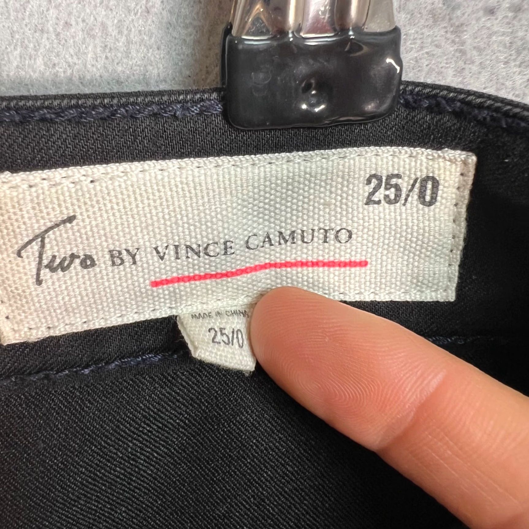 Vince Camuto VINTAGE Two By Vince Camuto Black Faux Leather Skinny Jeans Womens Size 25 / 0 Slim 30 Inseam Size 42" / US 20 - 3 Thumbnail
