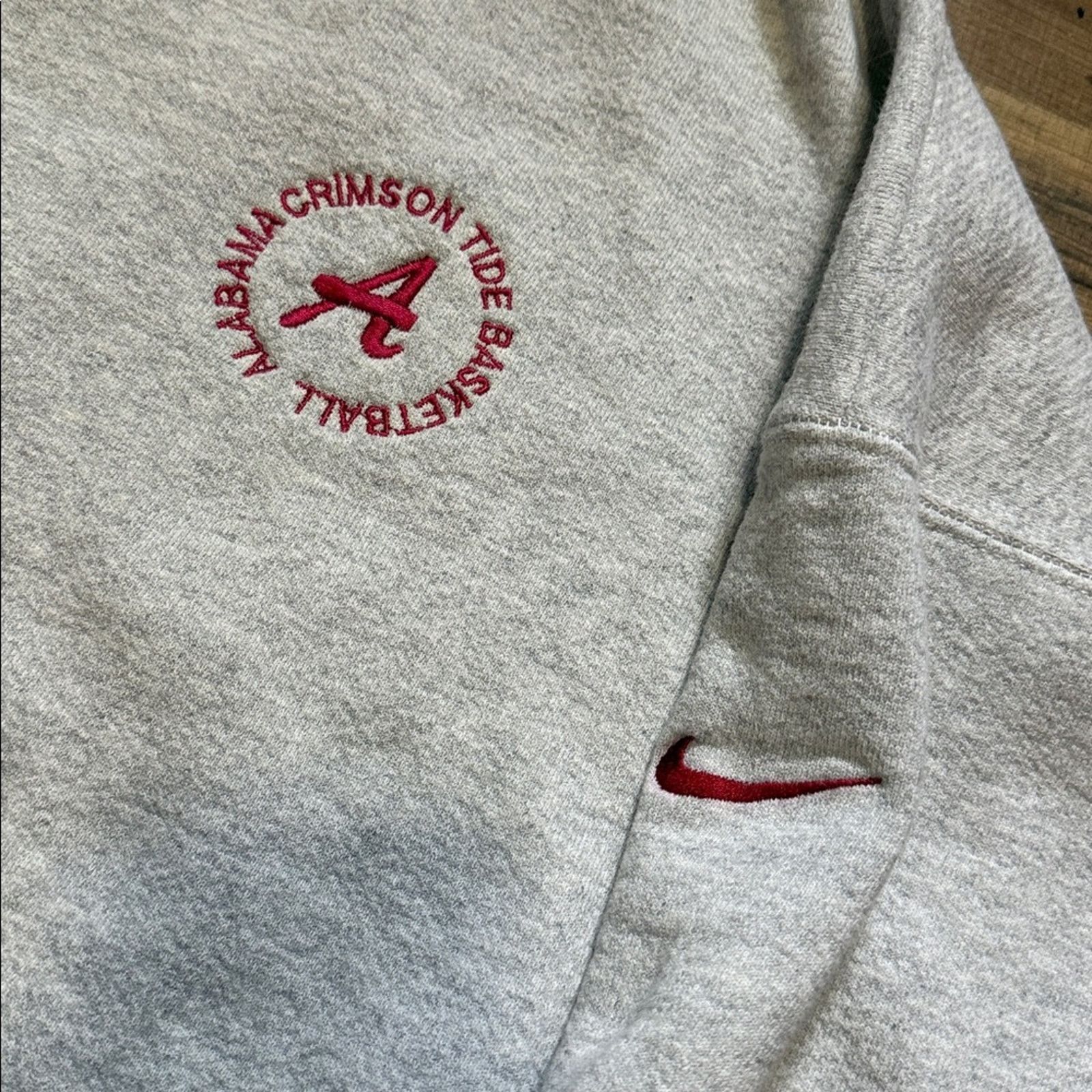 Nike 90s Nike Team Alabama Crimson Tide Basketball Crewneck Size US XL / EU 56 / 4 - 3 Thumbnail
