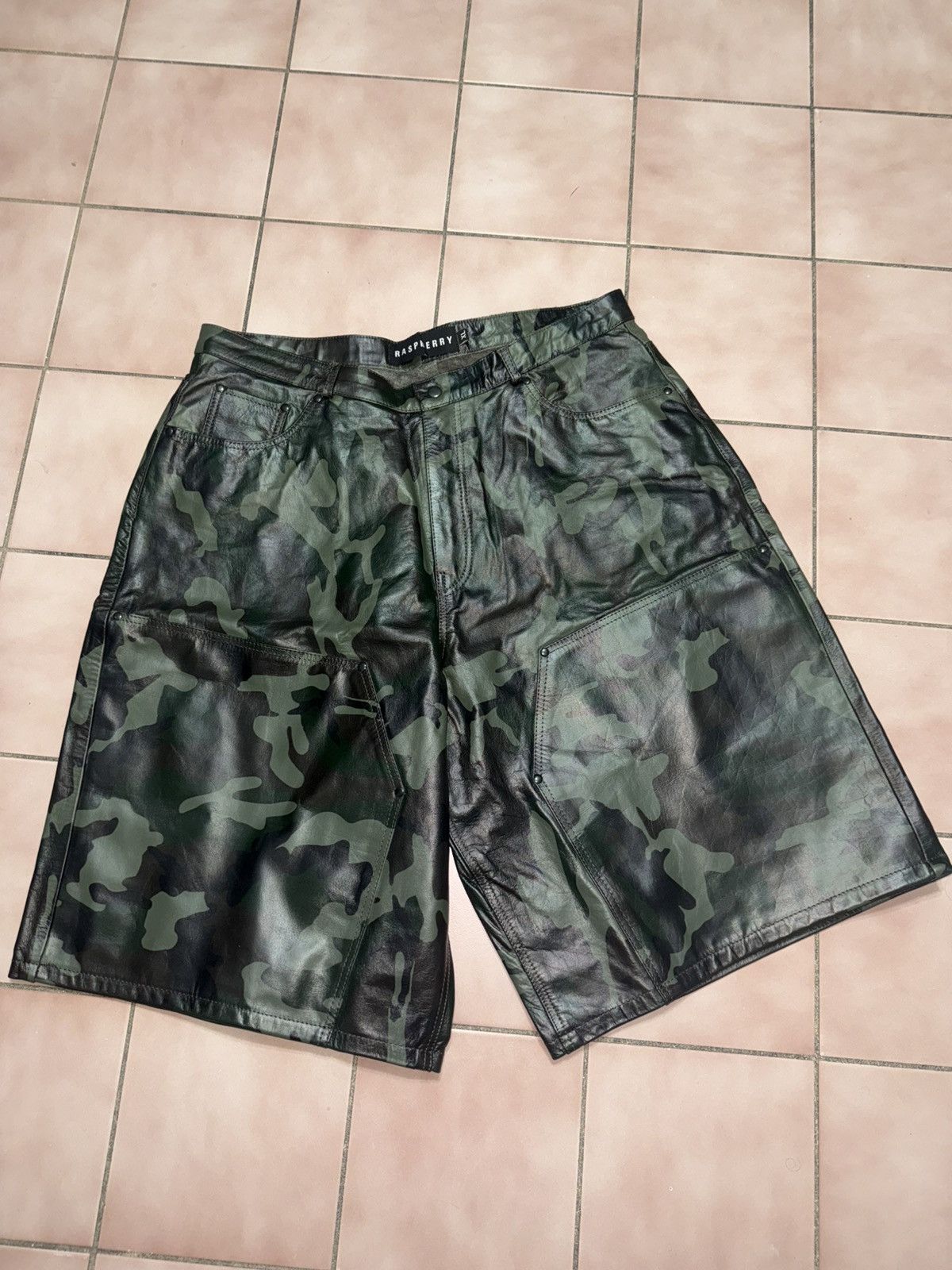 GV Gallery Camo Shorts