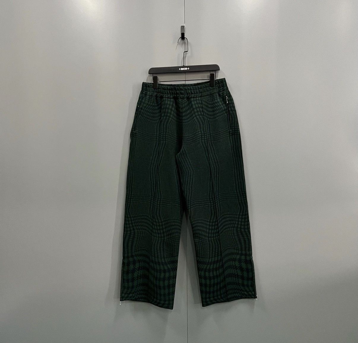 Burberry Burberry Green Houndstooth Mid-Rise Trousers J41 Size 30" / US 8 / IT 44 - 1 Thumbnail
