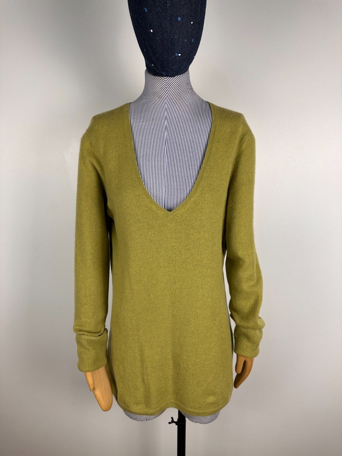 Uniqlo Uniqlo Cashmere V Neck Long Sleeve Knit Jumper Womens Size L Size L / US 10 / IT 46 - 1 Thumbnail