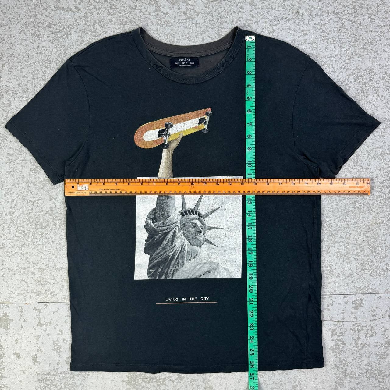 Bershka Bershka Statue of Liberty Living In The City Tshirt Size US S / EU 44-46 / 1 - 7 Thumbnail