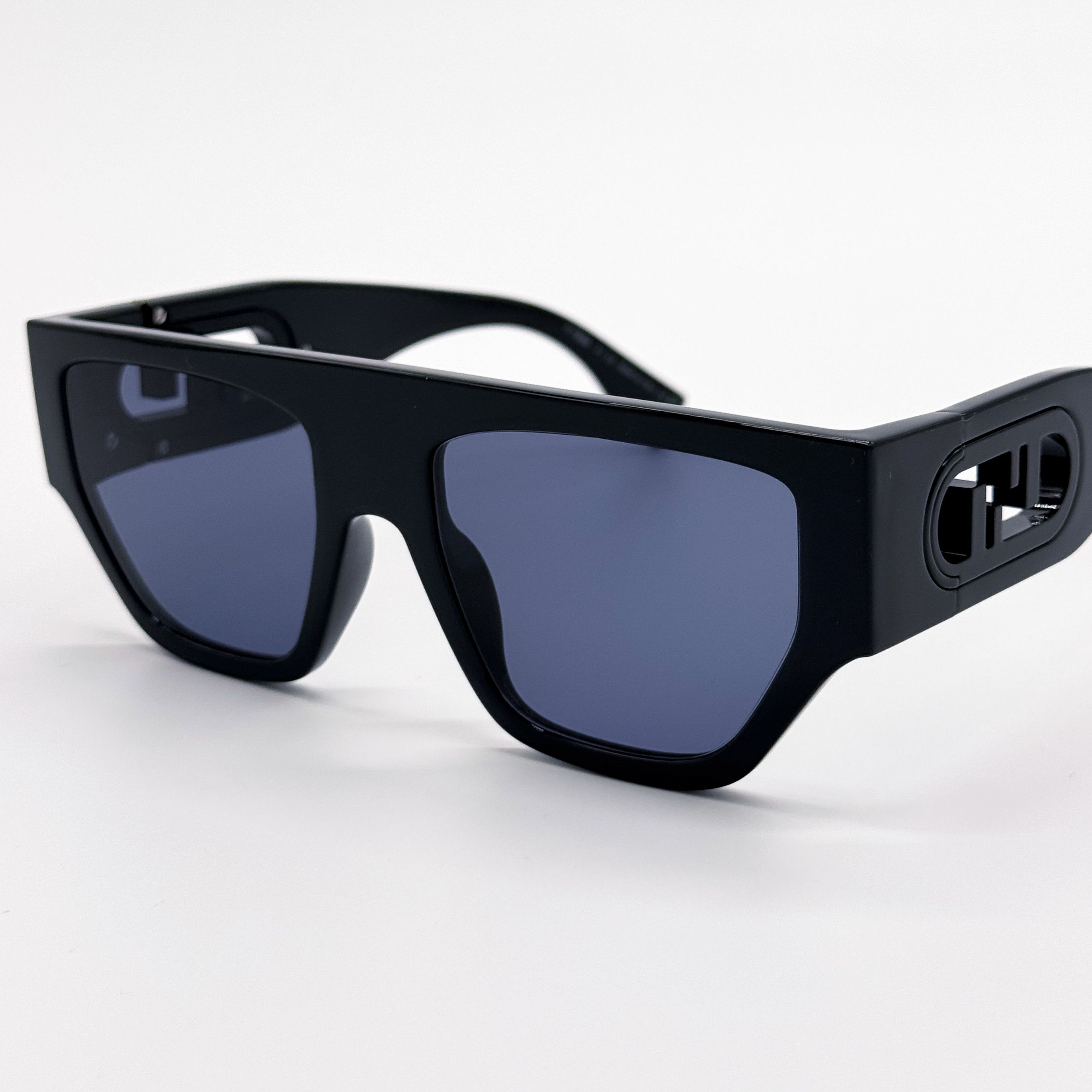 Fendi NEW FENDI FE40108U 01V SHINY UNISEX SUNGLASSES FENDI Size ONE SIZE - 5 Thumbnail
