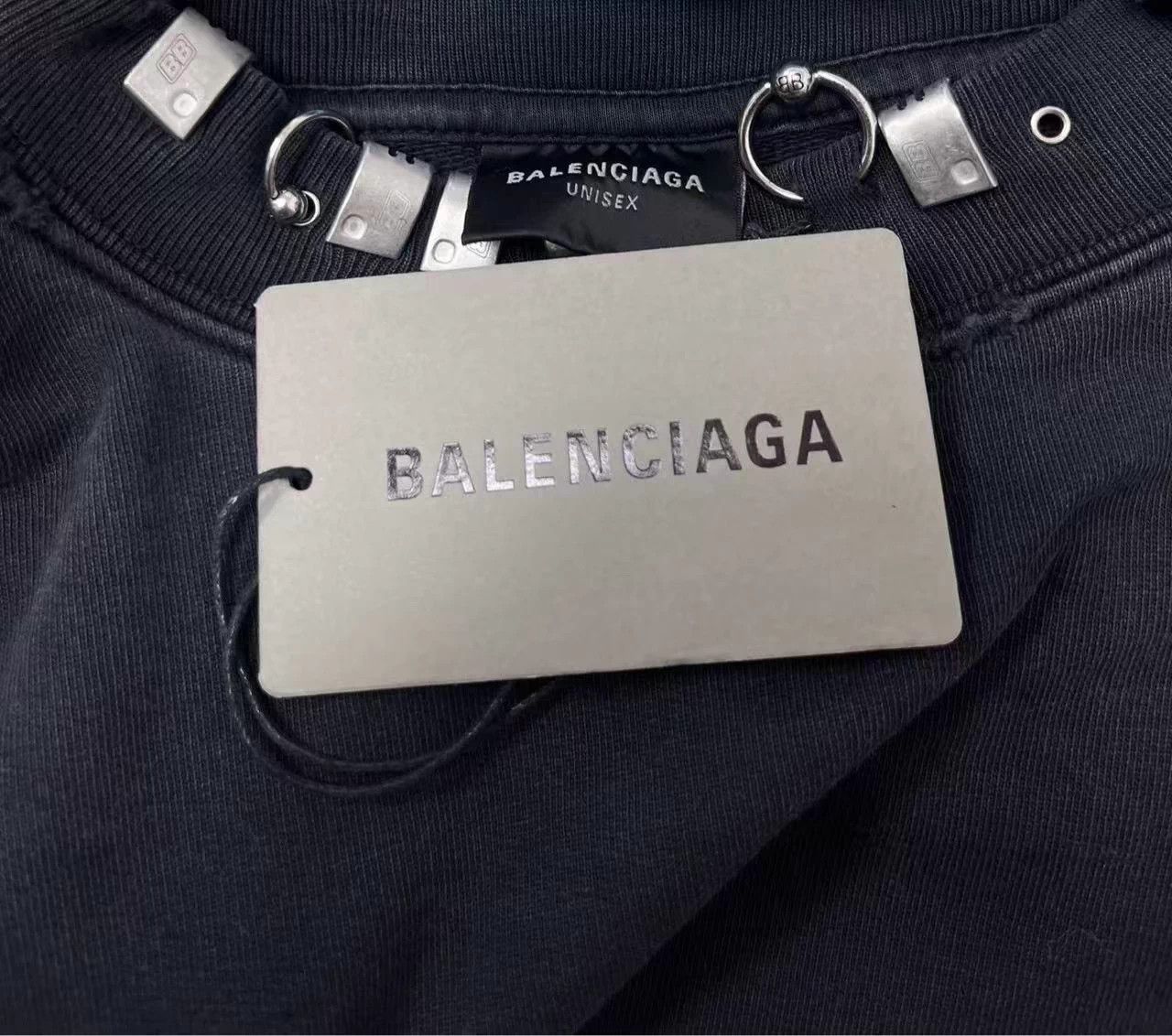Balenciaga Balenciaga Perforated Logo Crewneck Sweatshirt M Size M / US 6-8 / IT 42-44 - 4 Thumbnail