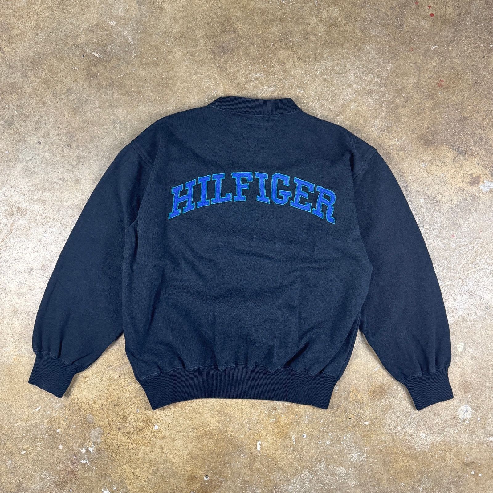 Tommy Hilfiger Vtg Tommy Hilfiger Spell Out Sweatshirt Black 90s Crewneck L Size L / US 10 / IT 46 - 3 Thumbnail