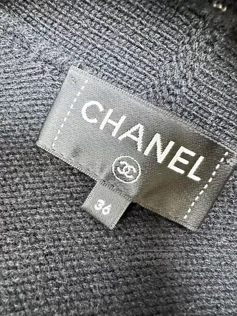 Chanel Chanel Long-sleeved white feather double C fur logo long-s Size XS / US 0-2 / IT 36-38 - 5 Thumbnail