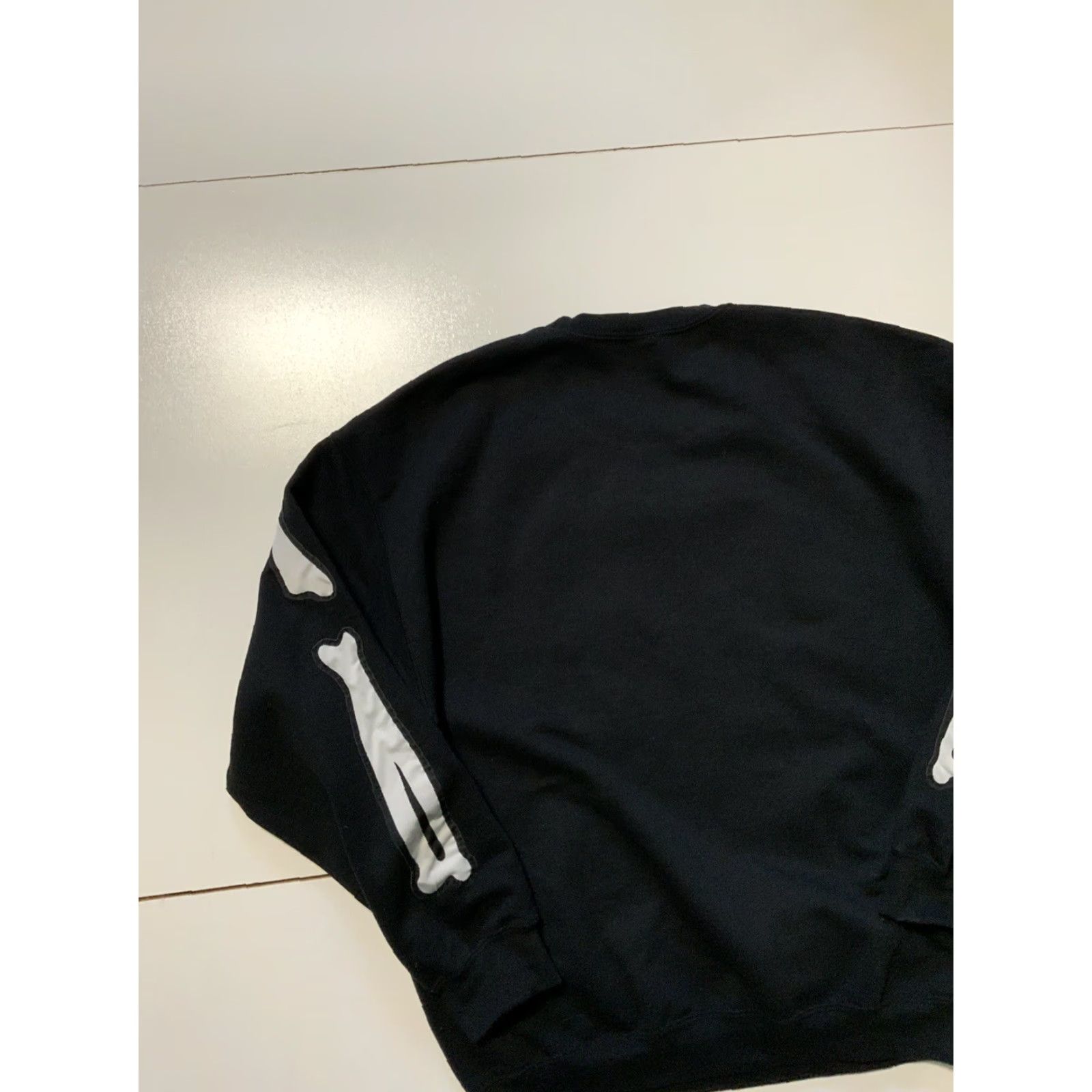 Gildan VINTAGE Gildan Cut & Sew Bones Appliqué Fleece Black Reworked Crewneck Sweatshirt L Mens Size US L / EU 52-54 / 3 - 4 Thumbnail