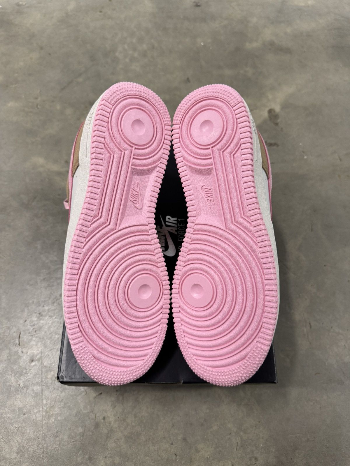 Nike Nike Air Force 1 Low ‘07 LV8 Hemp Pink Size 10.5 Size US 10.5 / EU 43-44 - 6 Thumbnail