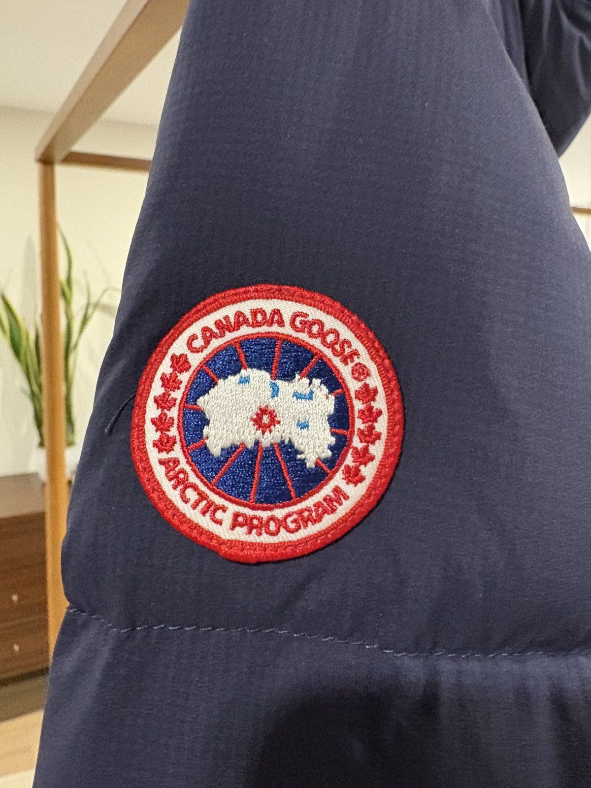 Canada Goose Armstrong Hoody Down Jacket in Navy Size US M / EU 48-50 / 2 - 4 Thumbnail