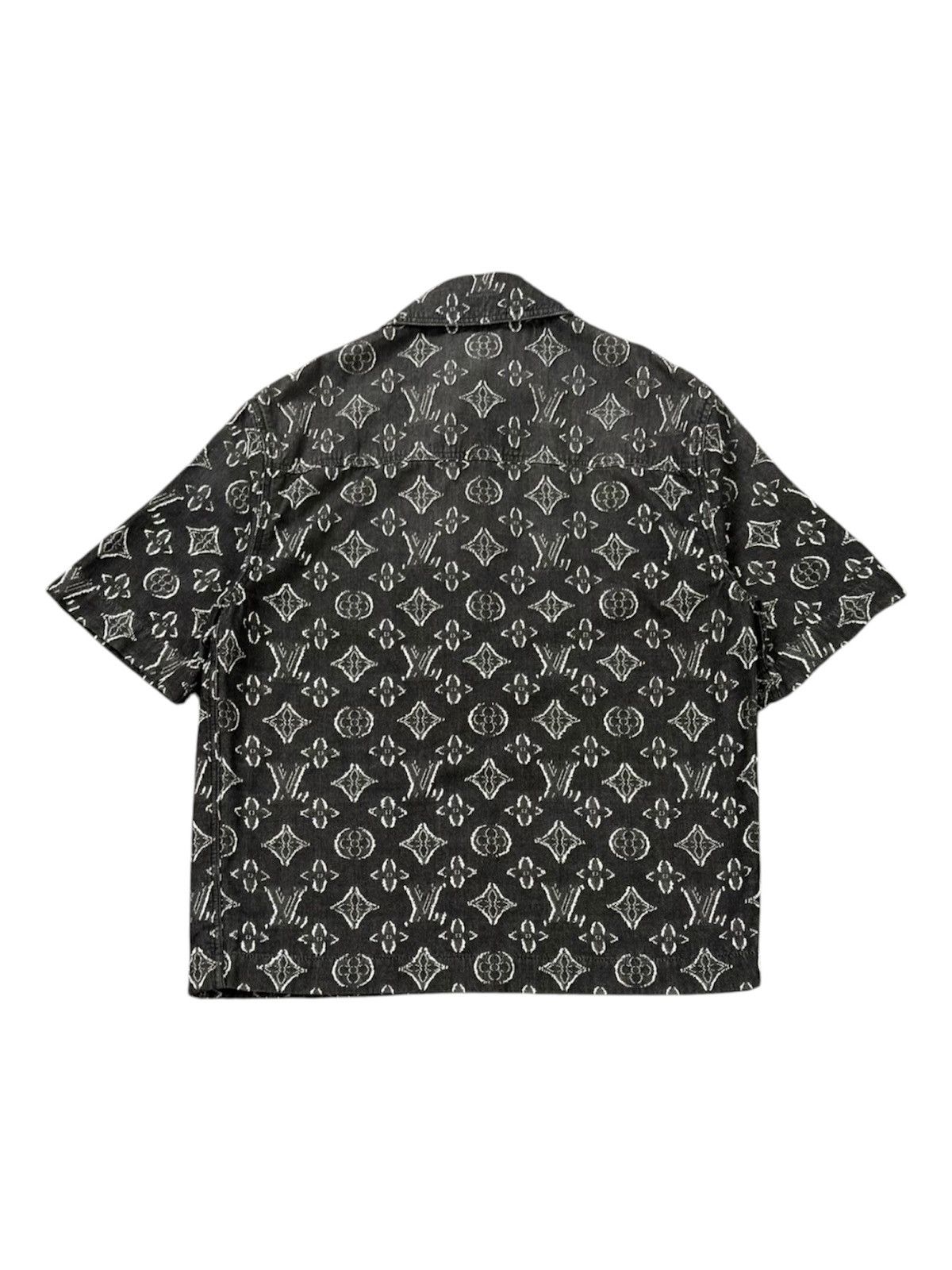 Louis Vuitton Louis Vuitton L Black Monogram Short Sleeves Denim Shirt Size US L / EU 52-54 / 3 - 2 Thumbnail
