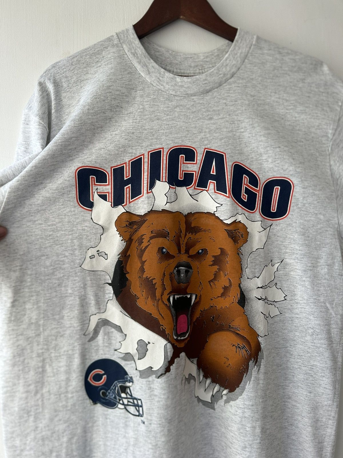 Vintage Vintage 1993 NFLP Chicago Bears Nutmeg Mirror Print Tee Size US L / EU 52-54 / 3 - 3 Thumbnail