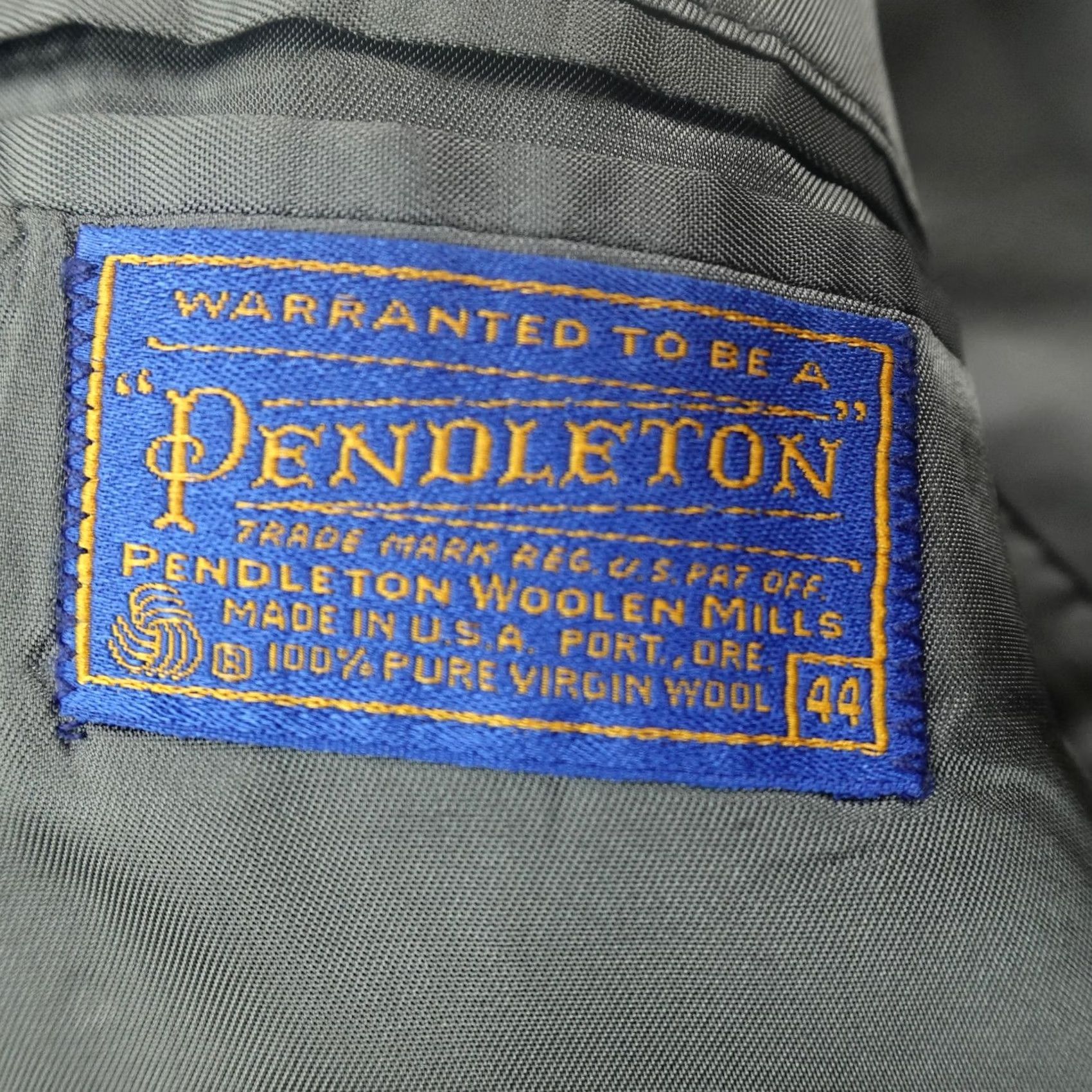 Pendleton VTG Pendleton Blazer Mens 44 Gray Wool Tweed Elbow Patch Sport Coat Jacket USA Shirt Mens 44 Gray Tweed Wool Pendleton Blazer Size 44R - 6 Thumbnail
