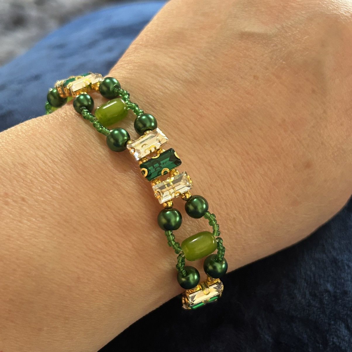 Handmade Handcrafted emerald green Czech glass pearl bracelet Size ONE SIZE - 1 Thumbnail