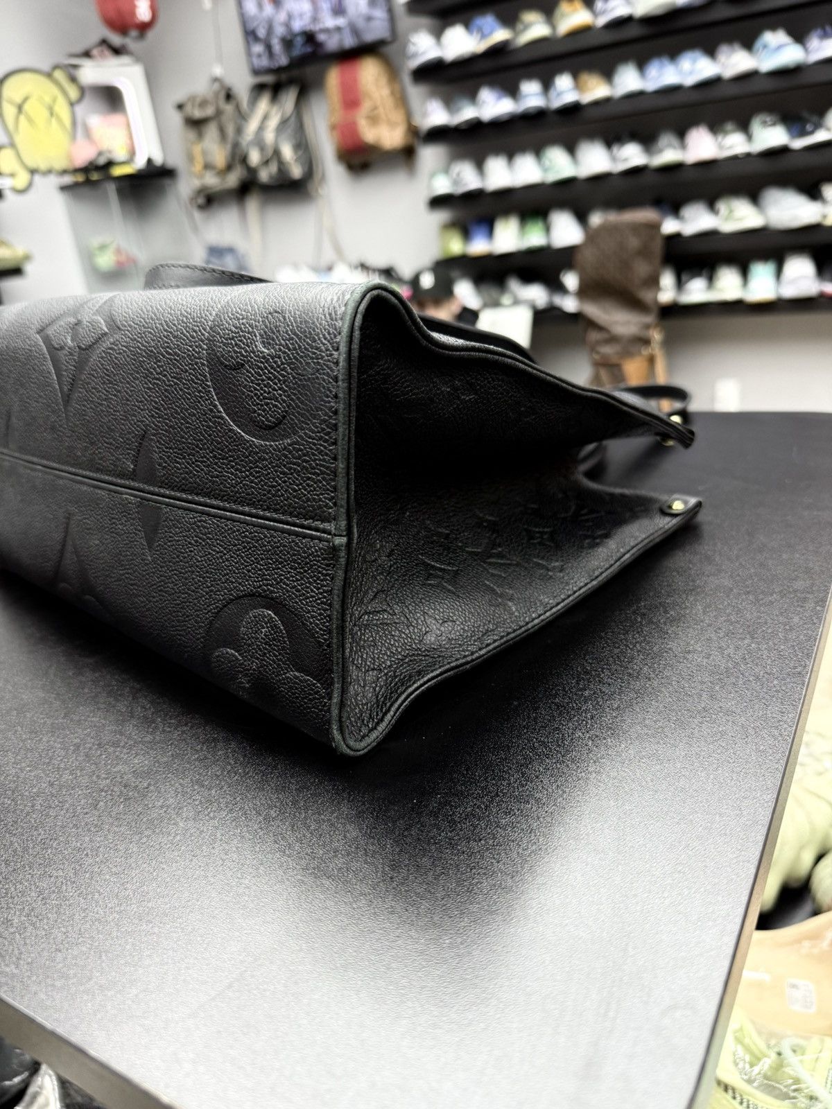 Louis Vuitton Louis Vuitton OnTheGo MM Black Leather Bag Size ONE SIZE - 12 Thumbnail