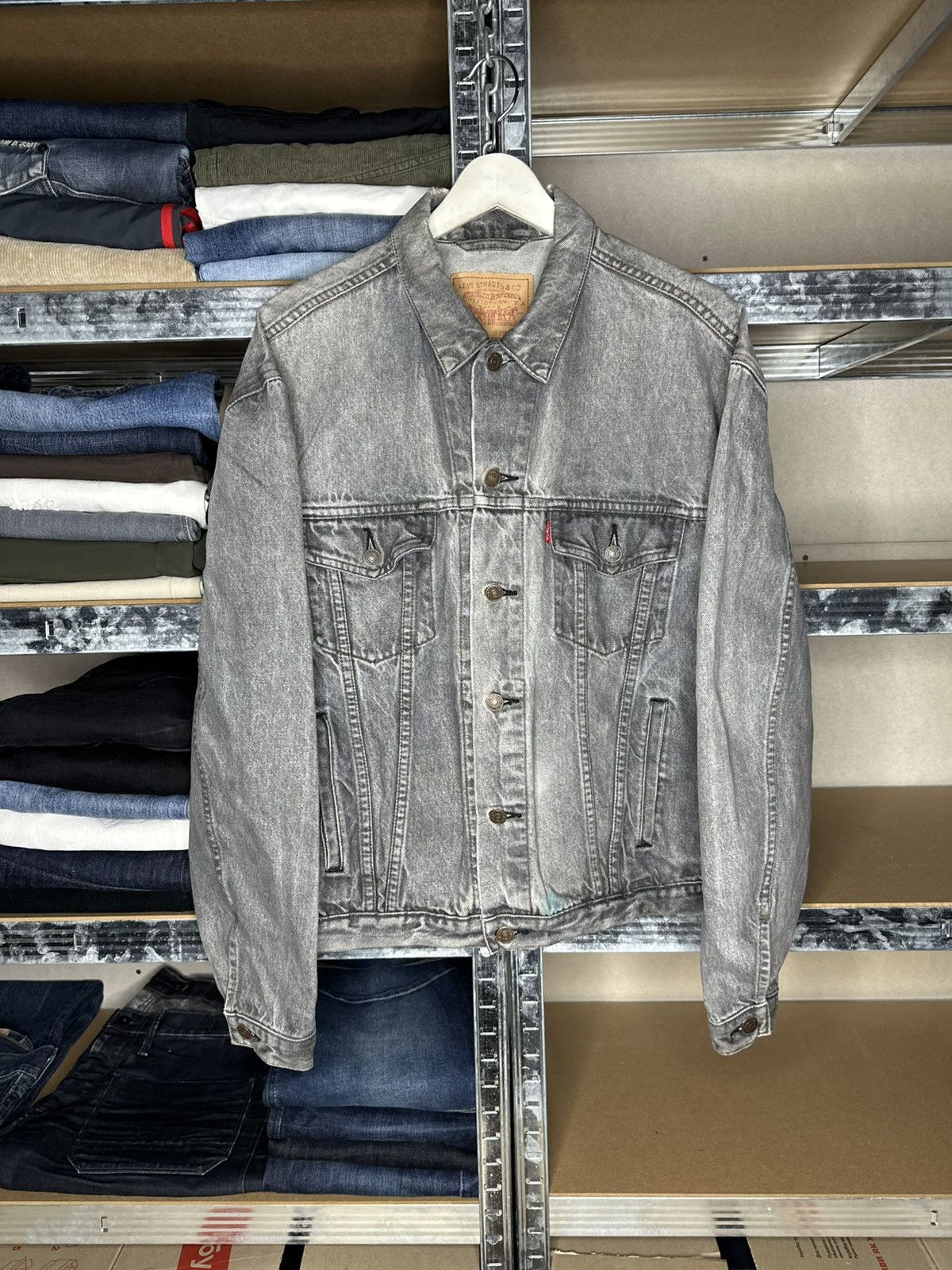 Levi's Vintage Levi’s Grey Distressed Washed Trucker Denim Jacket Size US L / EU 52-54 / 3 - 1 Thumbnail