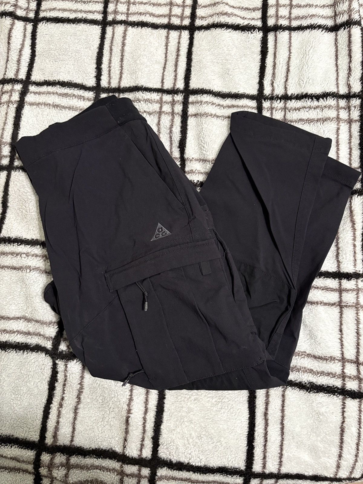 Nike ACG Cargo Pants Size Medium