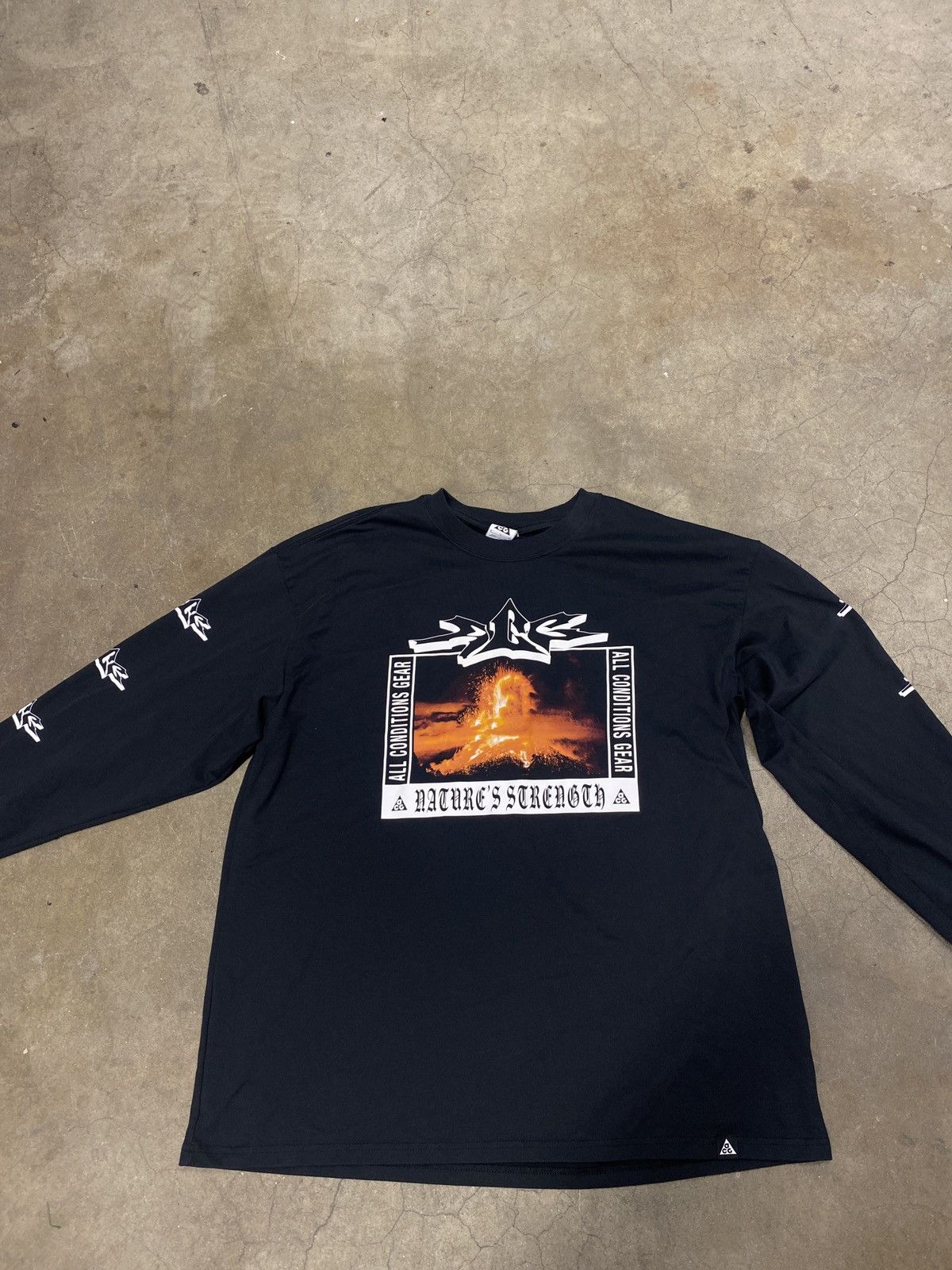nike acg volcano shirt