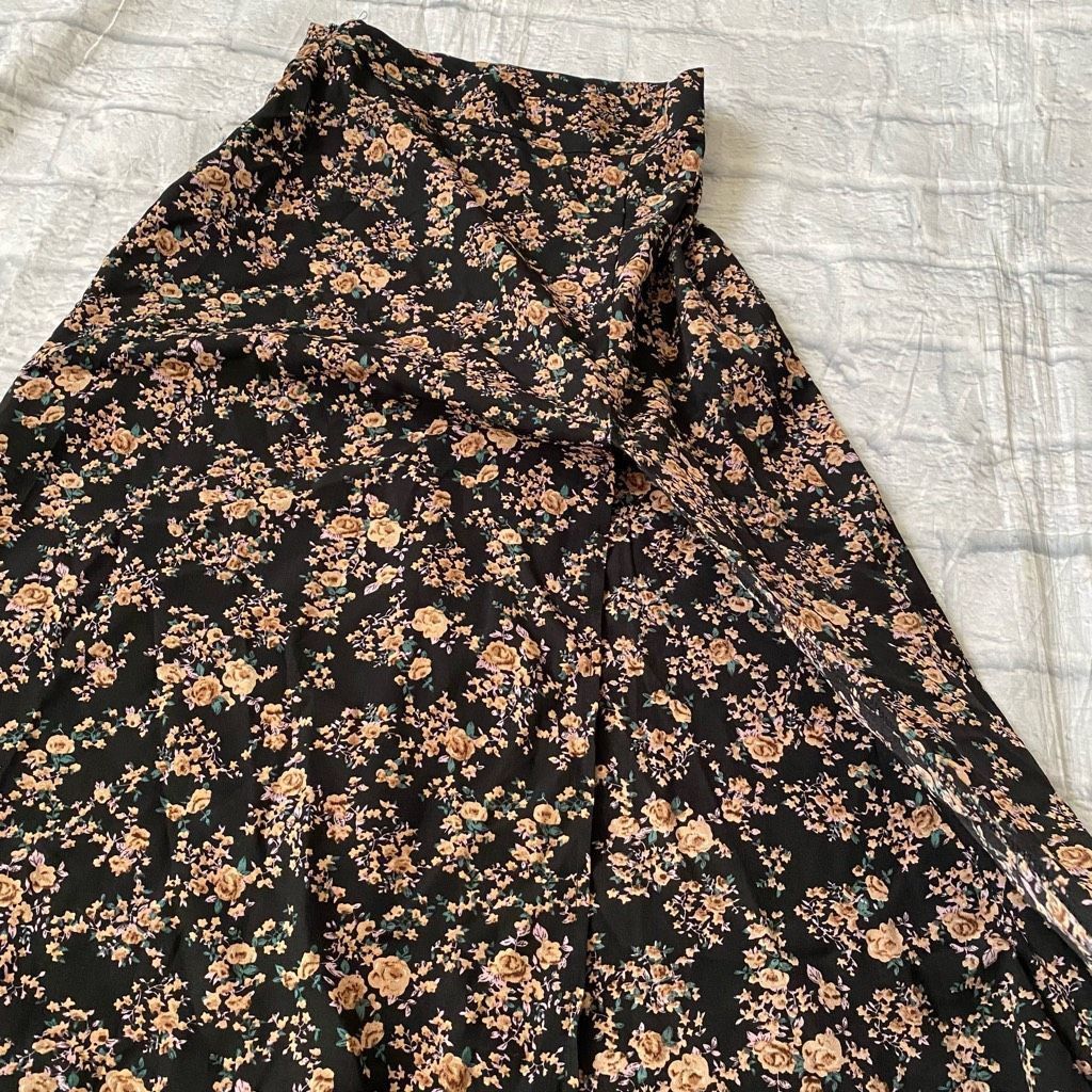 Shein SHEIN women S high waist floral print maxi skirt w/side zipp Size 26" / US 2 / IT 38 - 2 Thumbnail