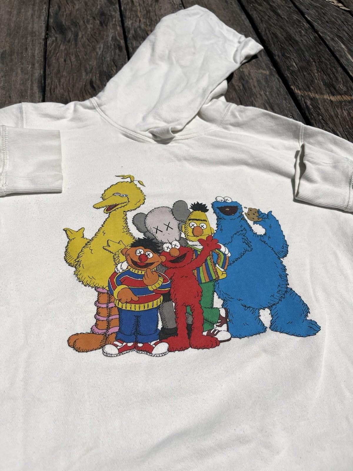 Kaws × Uniqlo Kaws Sesame Street Uniqlo Hoodie!!! Hypebeast Elmo 🤑 Size US M / EU 48-50 / 2 - 1 Thumbnail