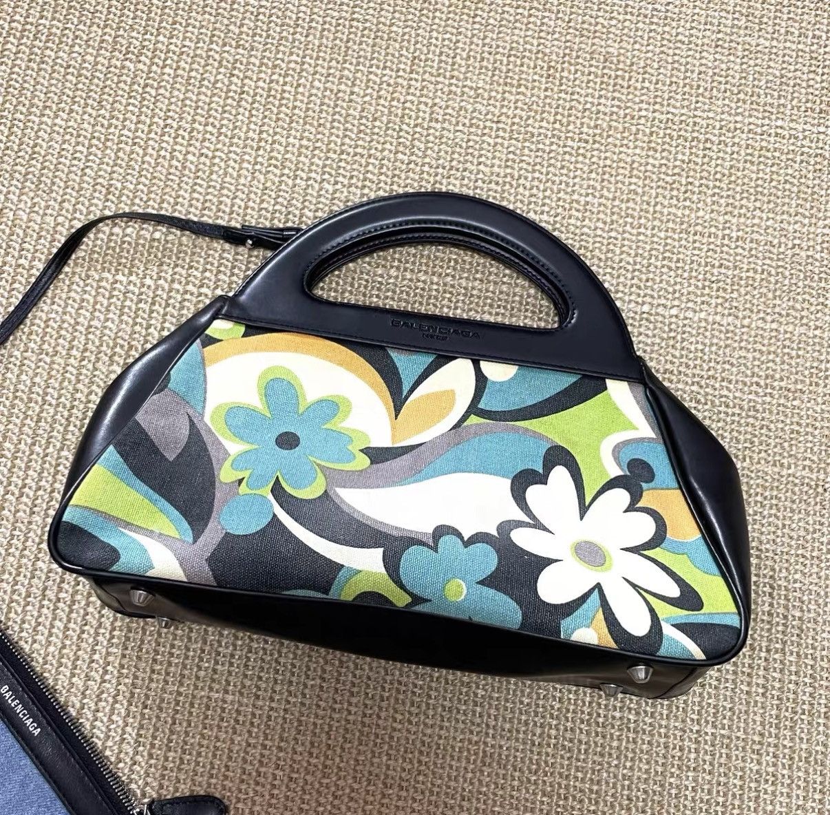 Balenciaga Balenciaga Leather Panel Geometric Floral Dumpling Bag J29 Size ONE SIZE - 2 Thumbnail