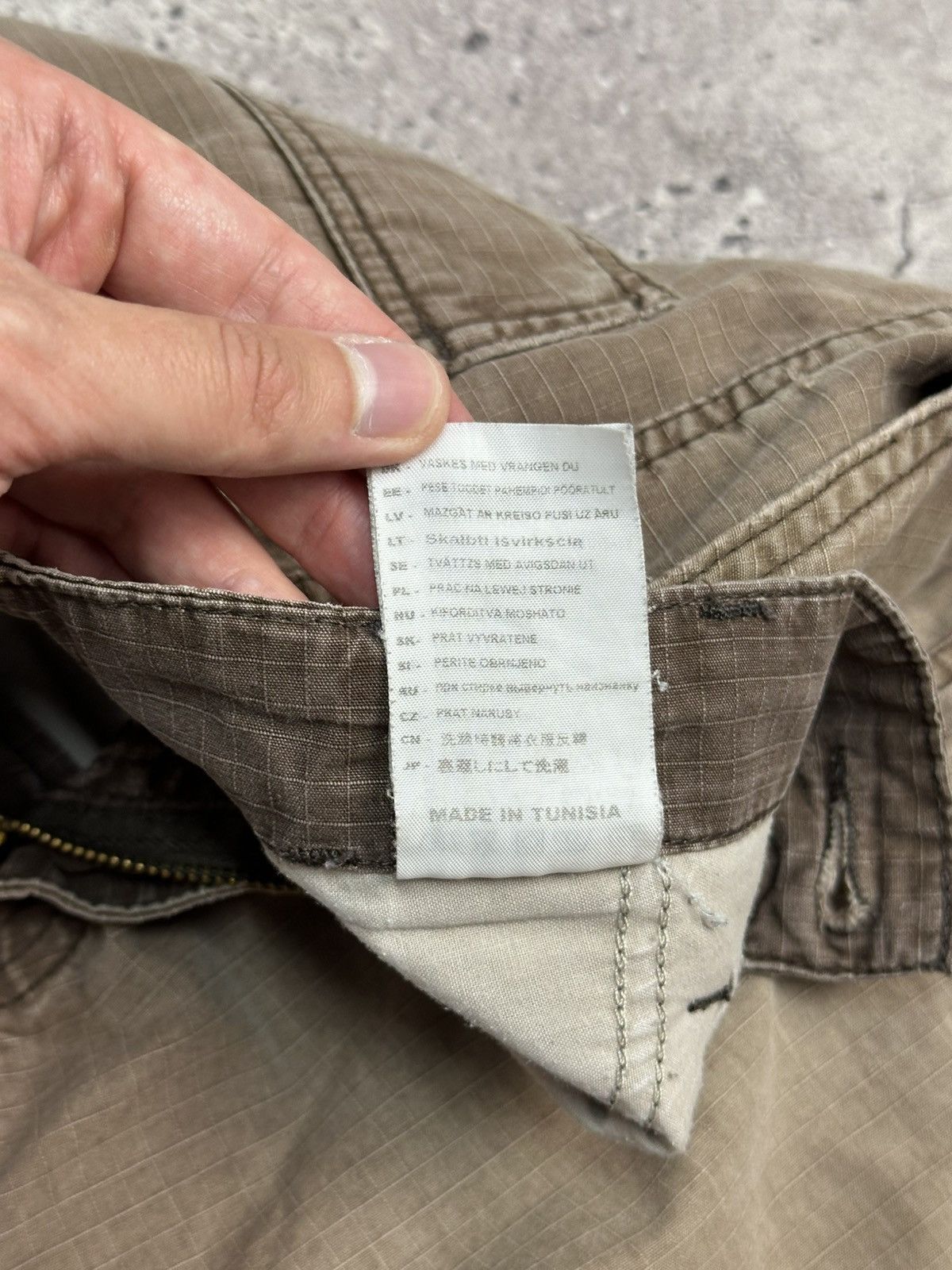 Carhartt Vintage Carhartt Cargo Shorts Brown Distressed Y2K Faded Size US 32 / EU 48 - 11 Thumbnail