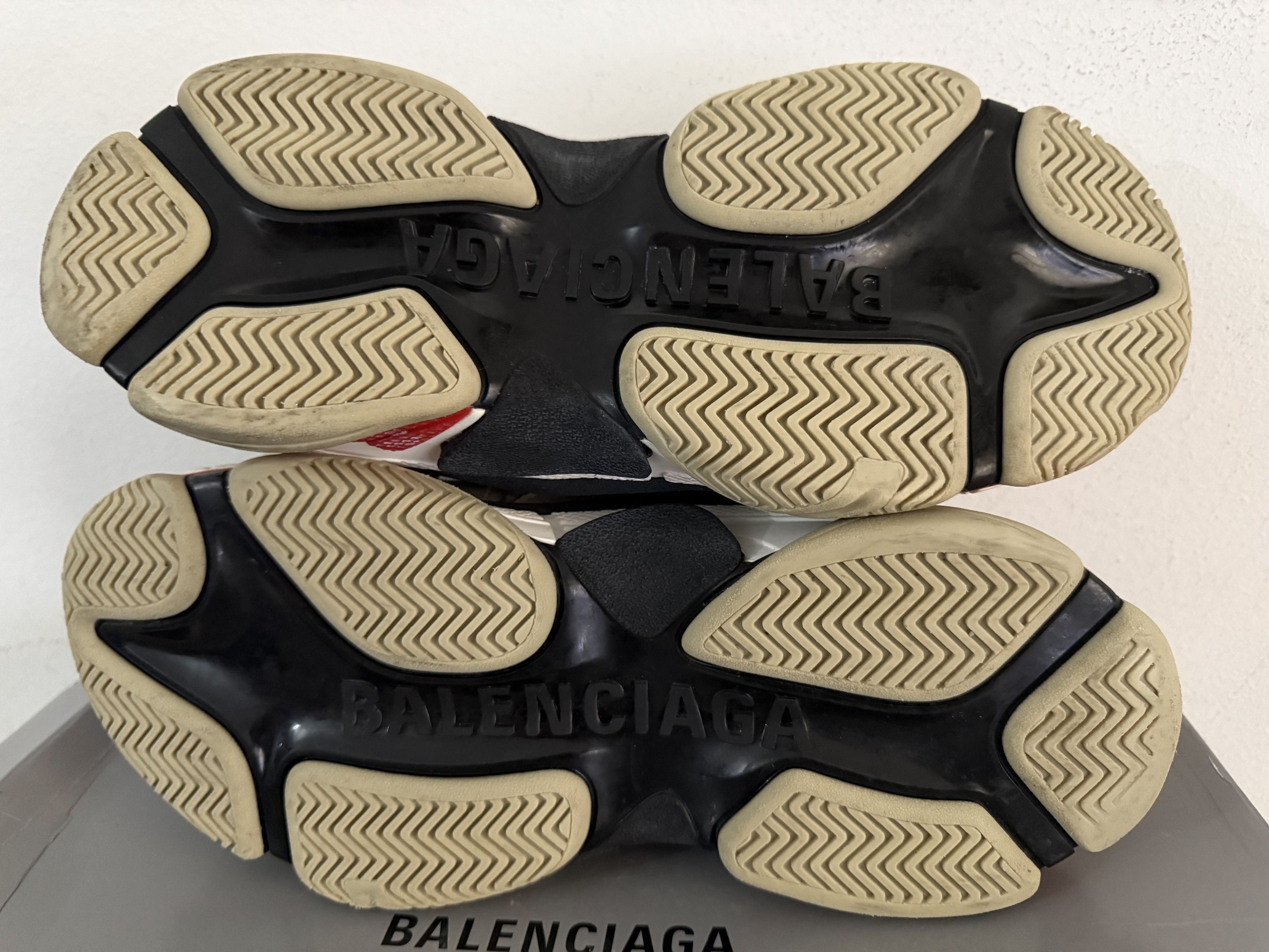 Balenciaga Balenciaga Triple S Sneakers Size US 8 / EU 41 - 13 Thumbnail