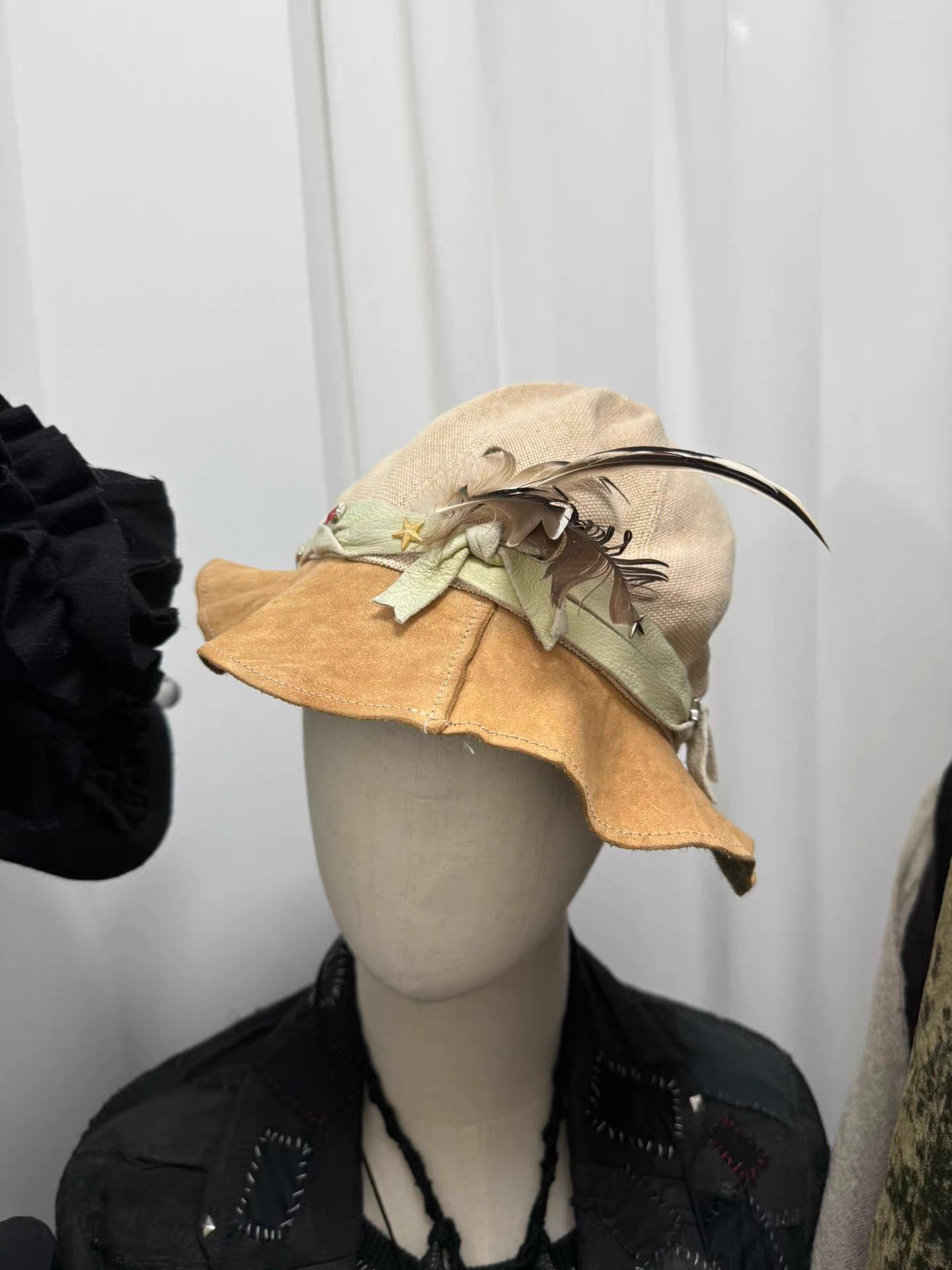 Takahiromiyashita The Soloist. The soloist Star Leather Cord Feather Fisherman Hat K20 Size ONE SIZE - 1 Thumbnail