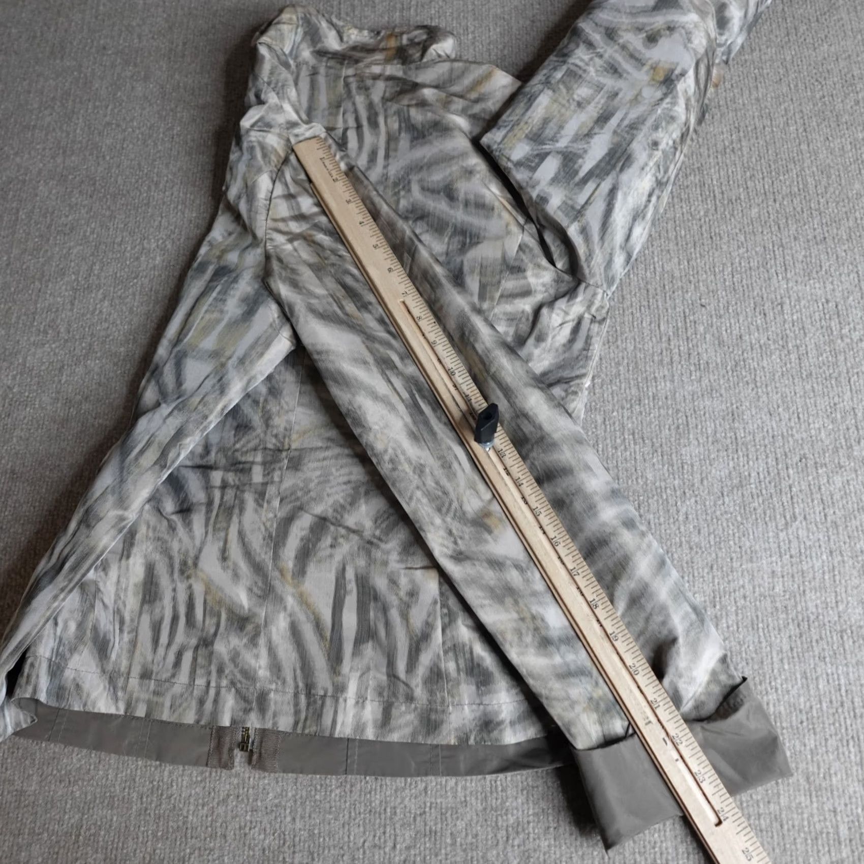 St. John St. John Womens Jacket Small Beige Gray Reversible Nylon Wool Blend Dry Clean Only Size S / US 4 / IT 40 - 5 Thumbnail