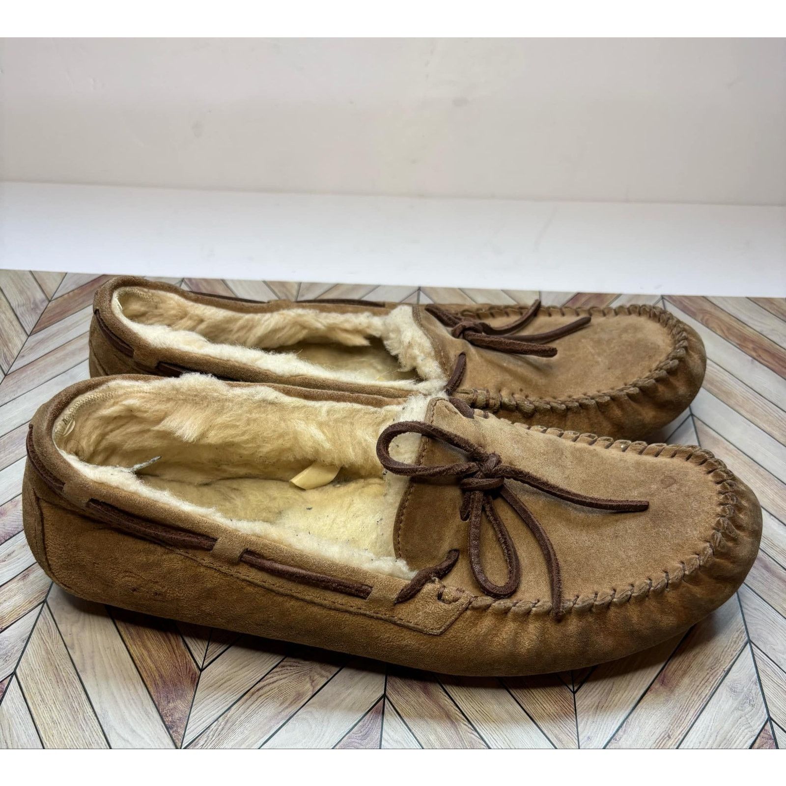 Ugg UGG Dakota Suede Shearling Slip On Moccasin Slippers Size 9 Size US 9 / IT 39 - 11 Thumbnail