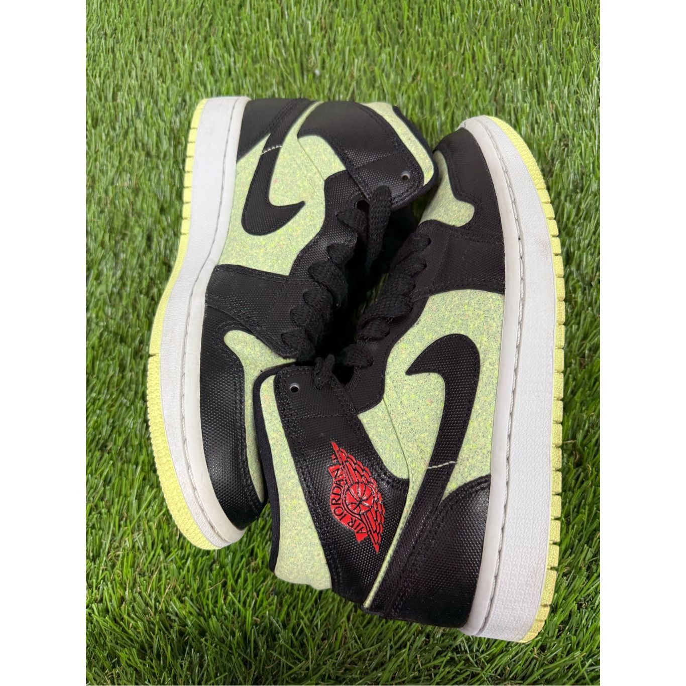 Jordan Brand Size 7.5w/6y - Air Jordan 1 SE Mid Black Barely Volt Women CLEAN Size US 7.5 / IT 37.5 - 6 Thumbnail